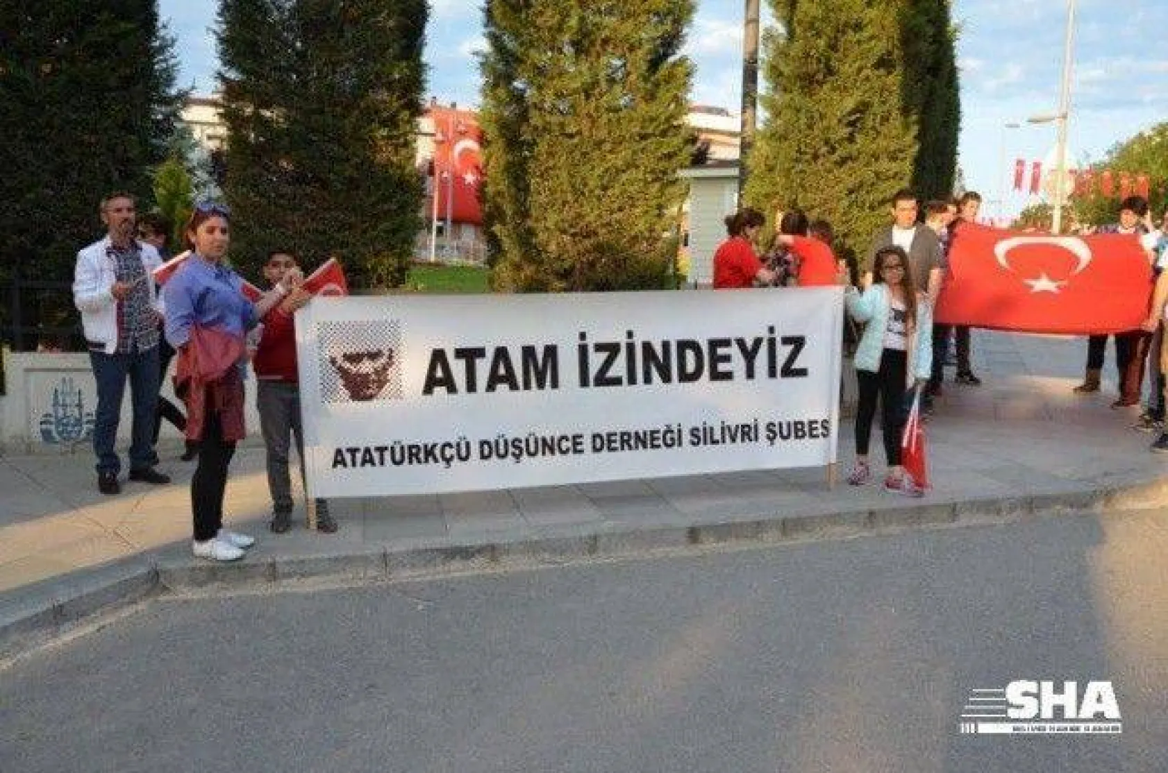 19 Mayıs coşkusu Fener alayı ile devam ediyor