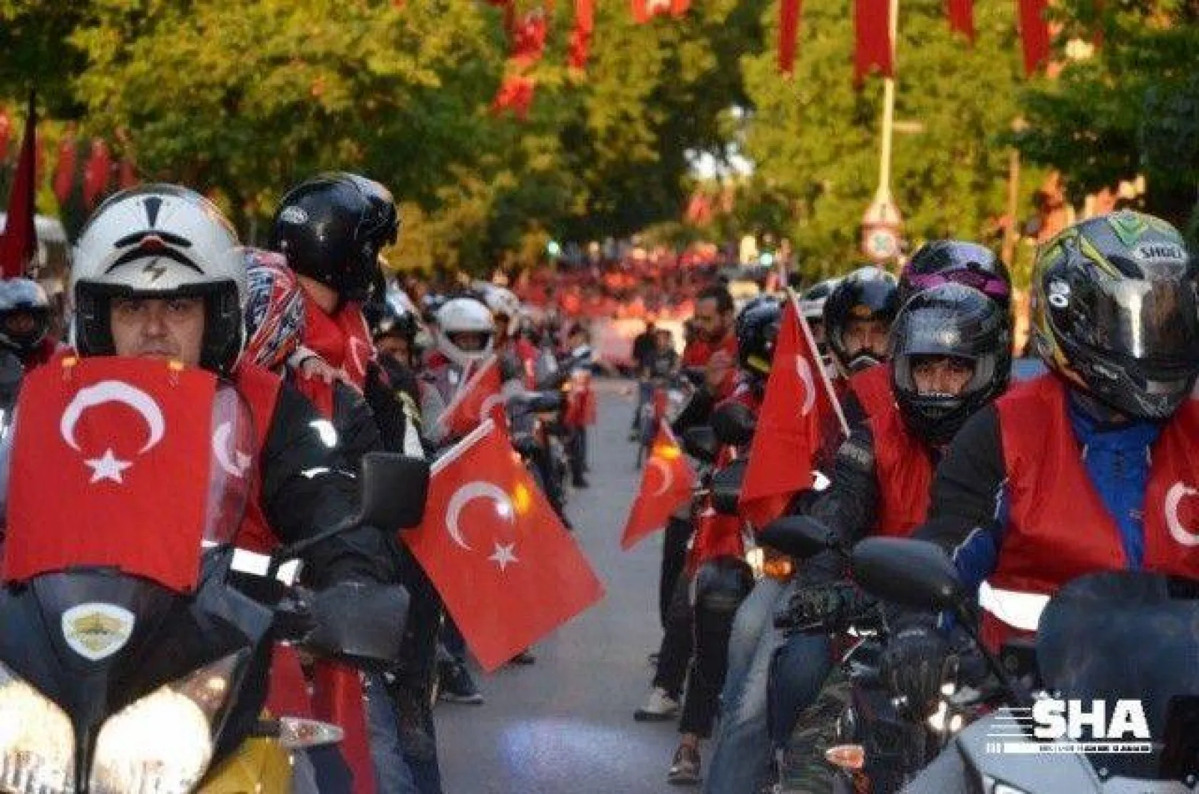 19 Mayıs coşkusu Fener alayı ile devam ediyor