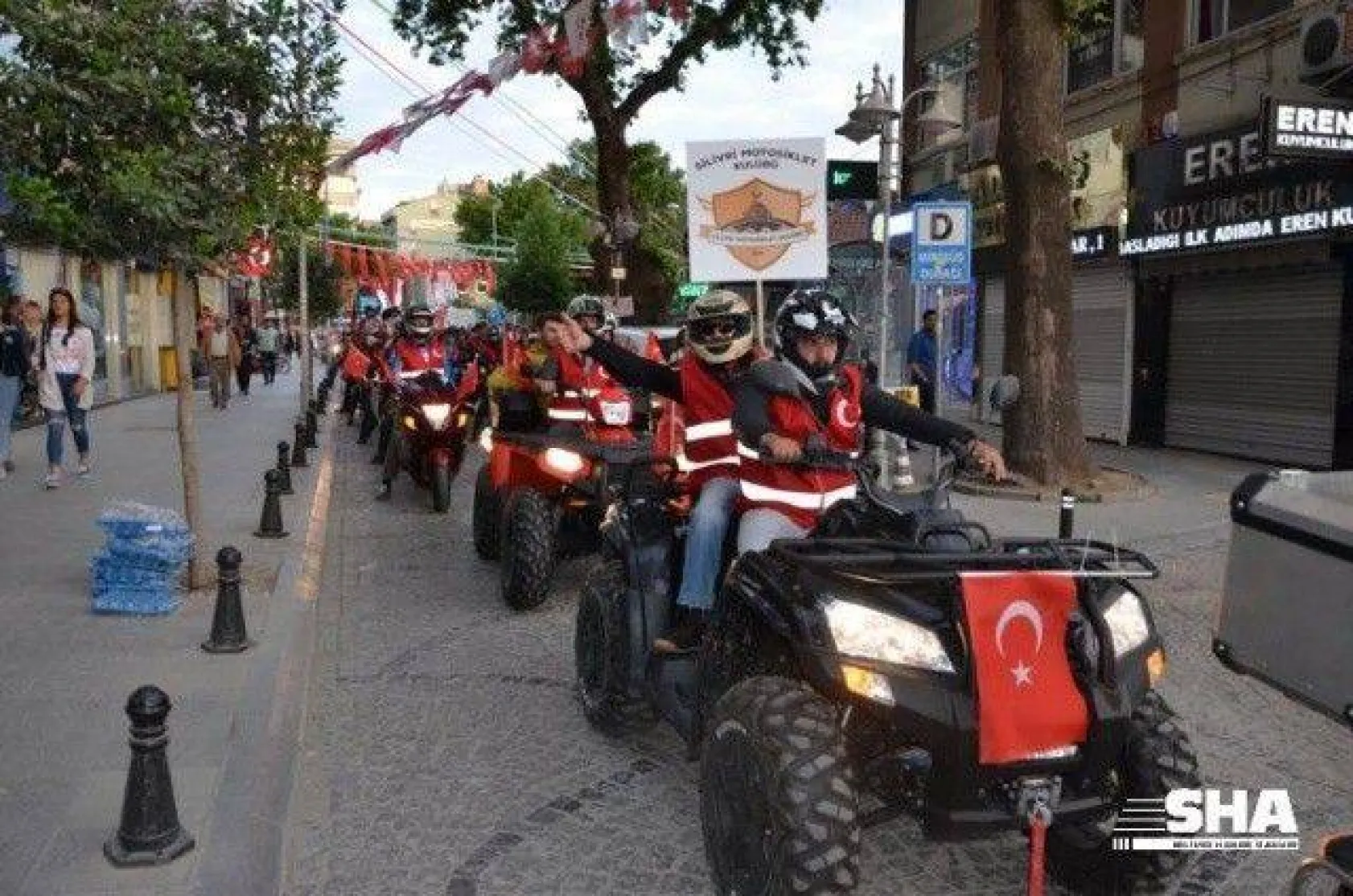 19 Mayıs coşkusu Fener alayı ile devam ediyor