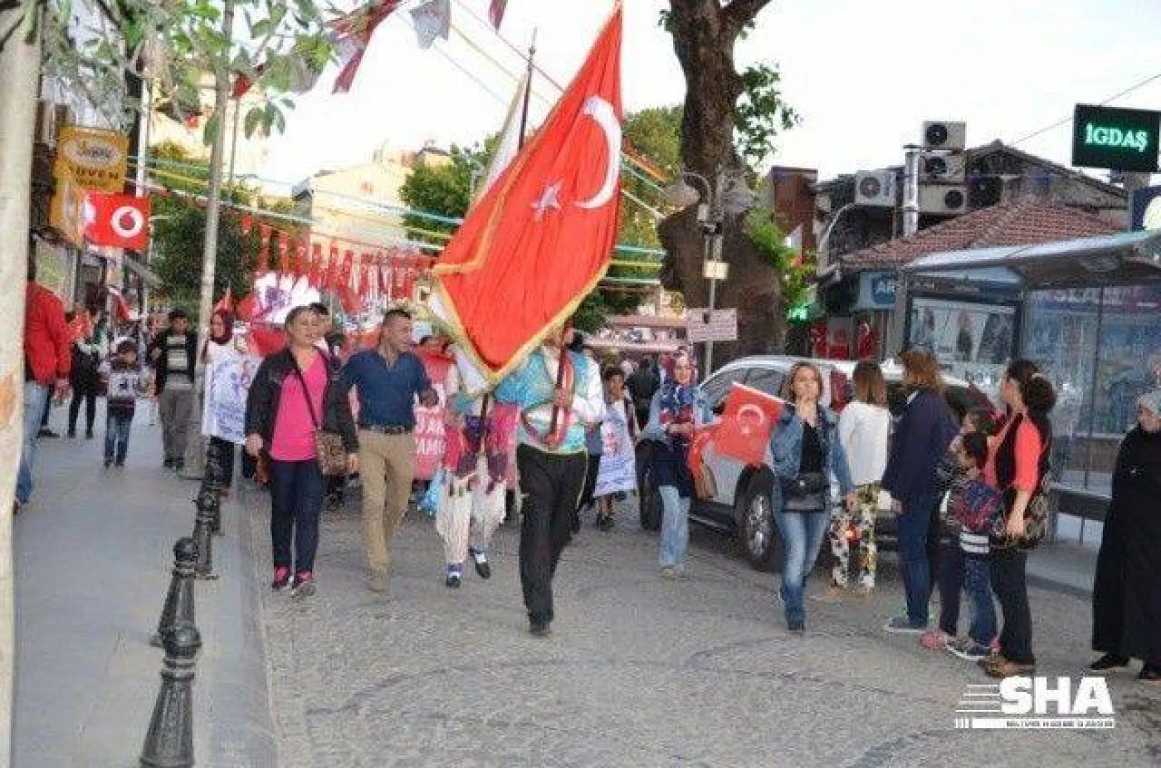 19 Mayıs coşkusu Fener alayı ile devam ediyor