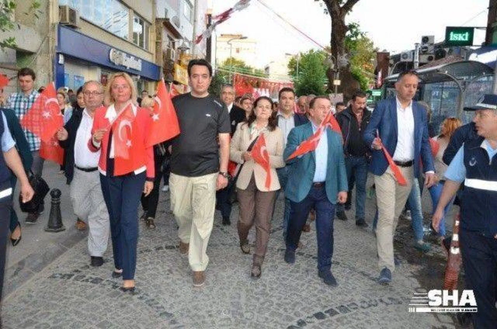 19 Mayıs coşkusu Fener alayı ile devam ediyor