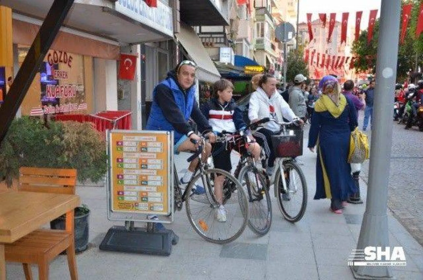 19 Mayıs coşkusu Fener alayı ile devam ediyor