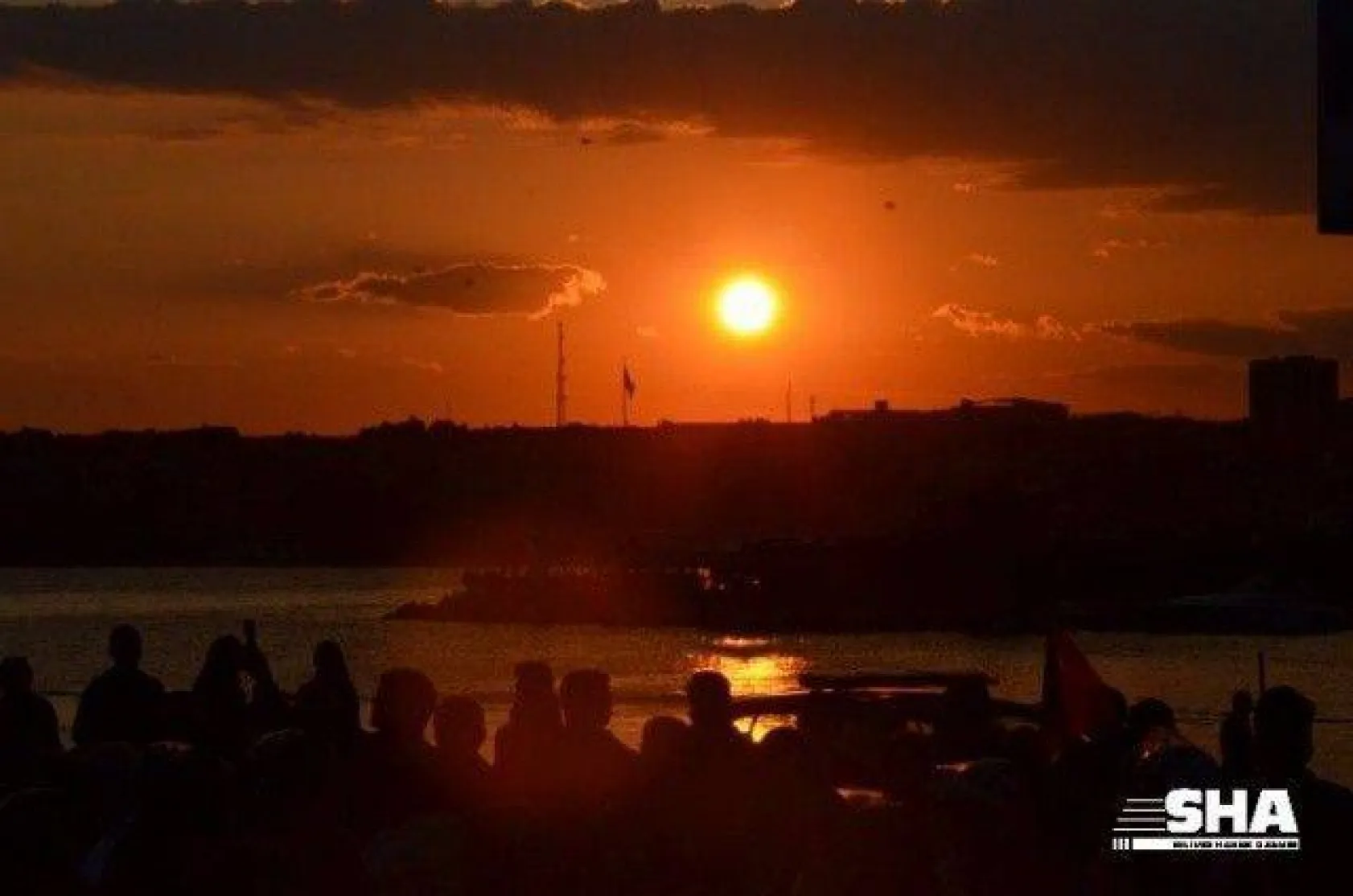 19 Mayıs coşkusu Fener alayı ile devam ediyor