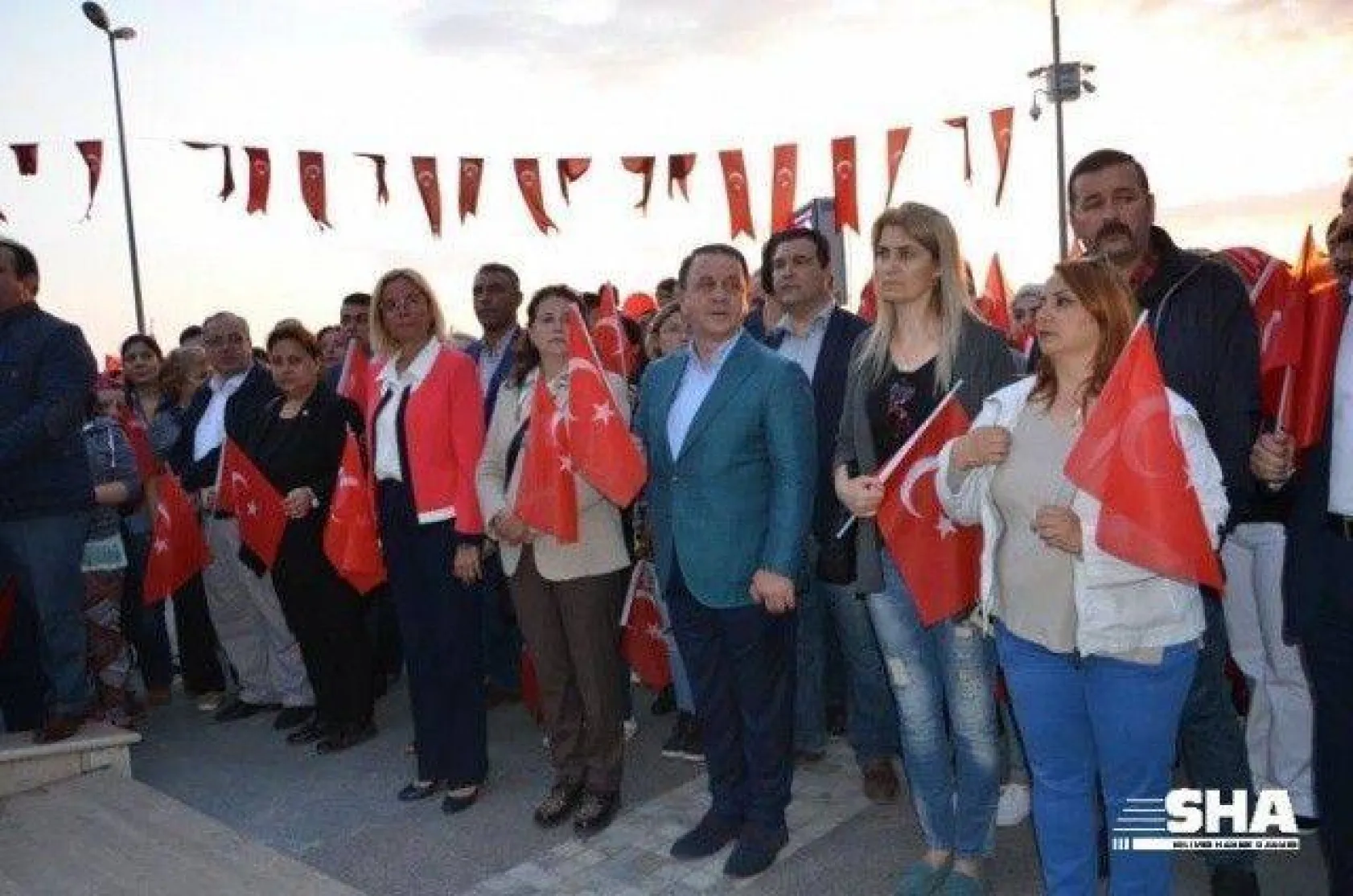 19 Mayıs coşkusu Fener alayı ile devam ediyor