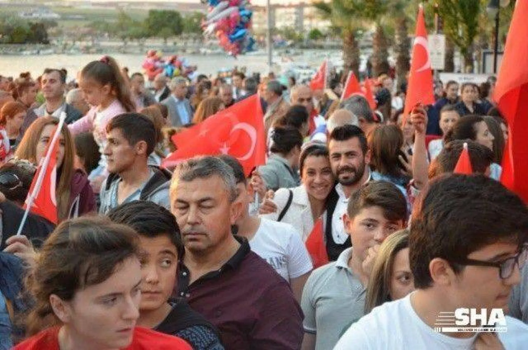 19 Mayıs coşkusu Fener alayı ile devam ediyor