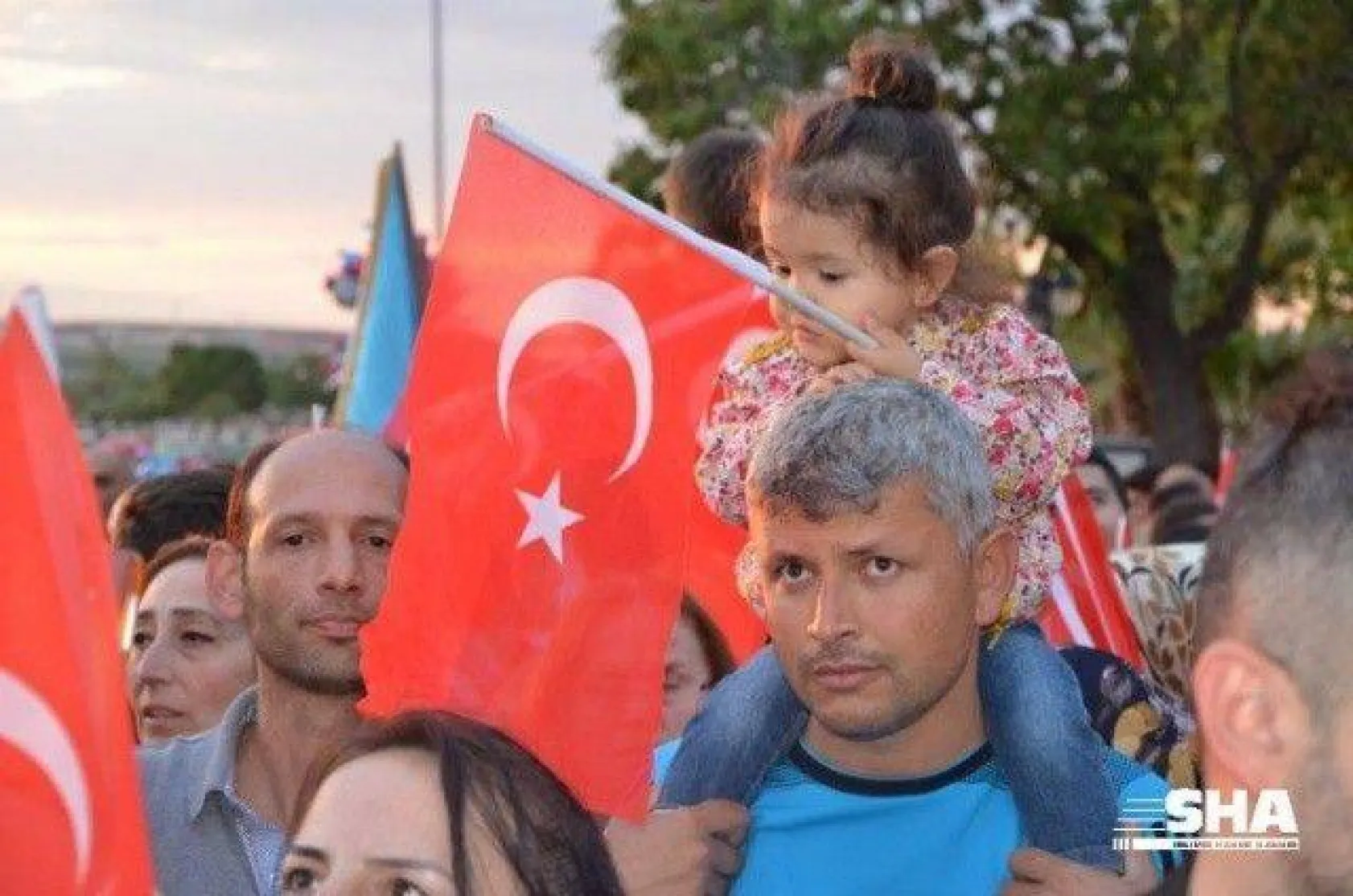 19 Mayıs coşkusu Fener alayı ile devam ediyor