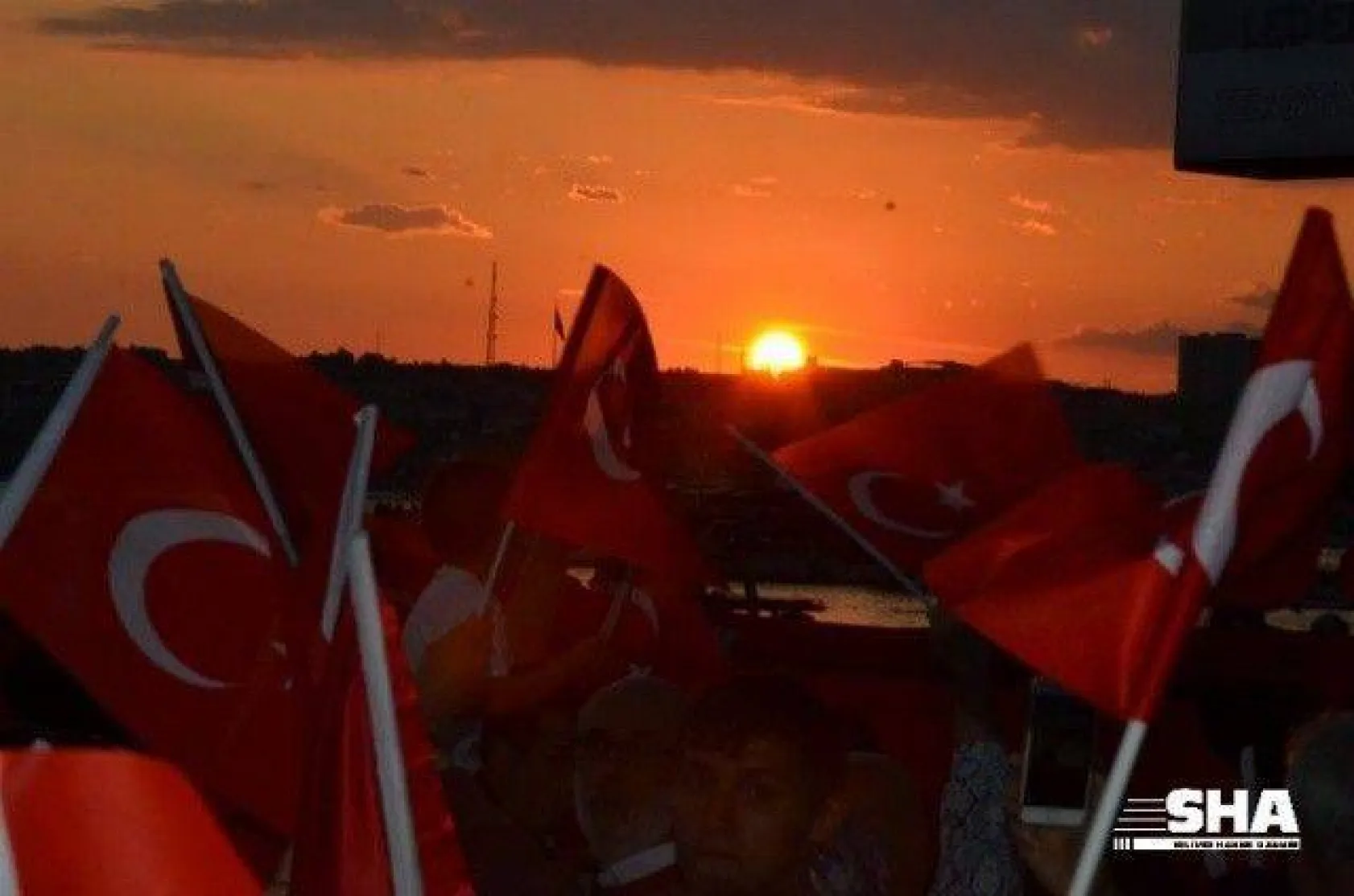 19 Mayıs coşkusu Fener alayı ile devam ediyor