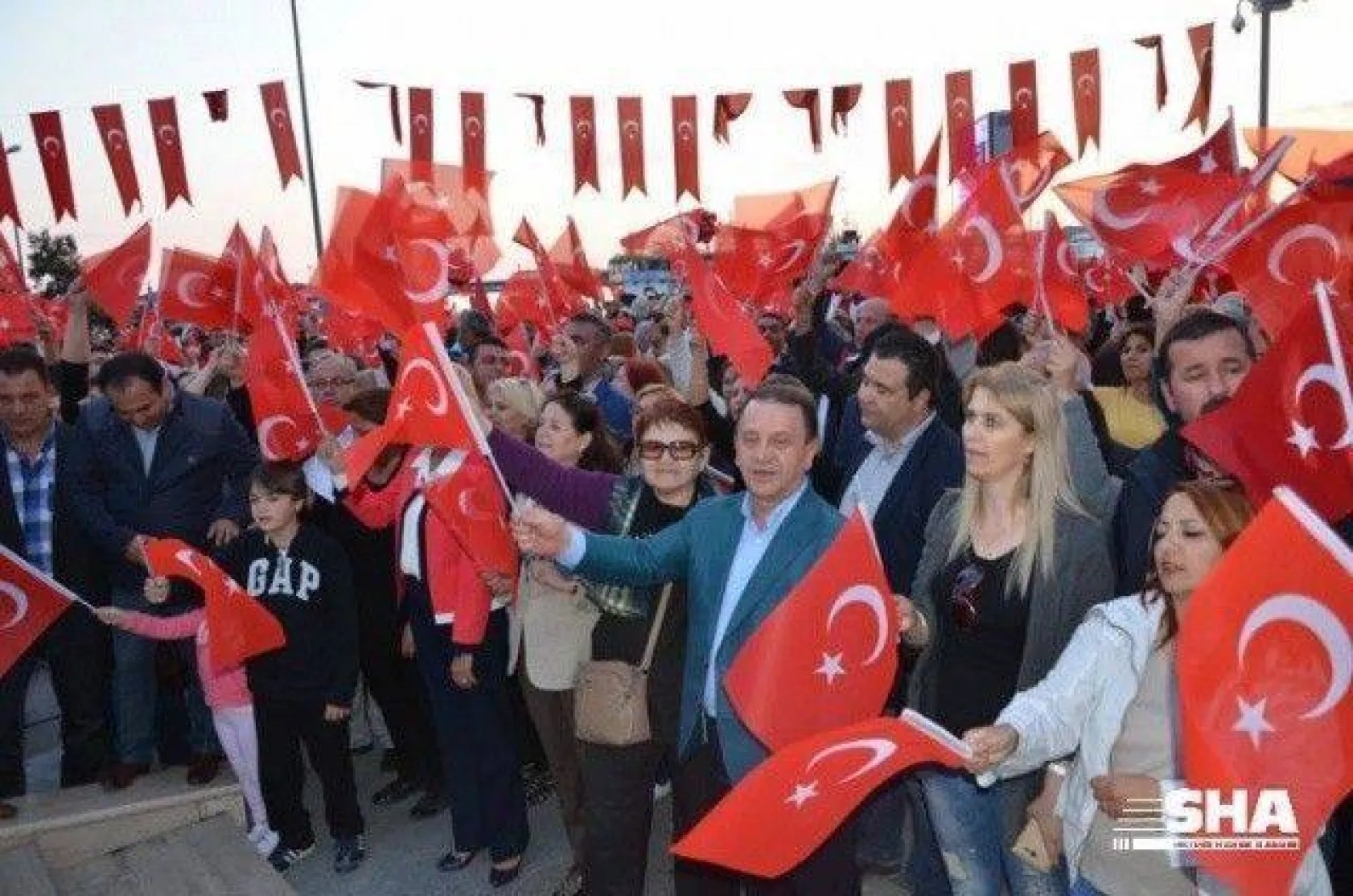 19 Mayıs coşkusu Fener alayı ile devam ediyor