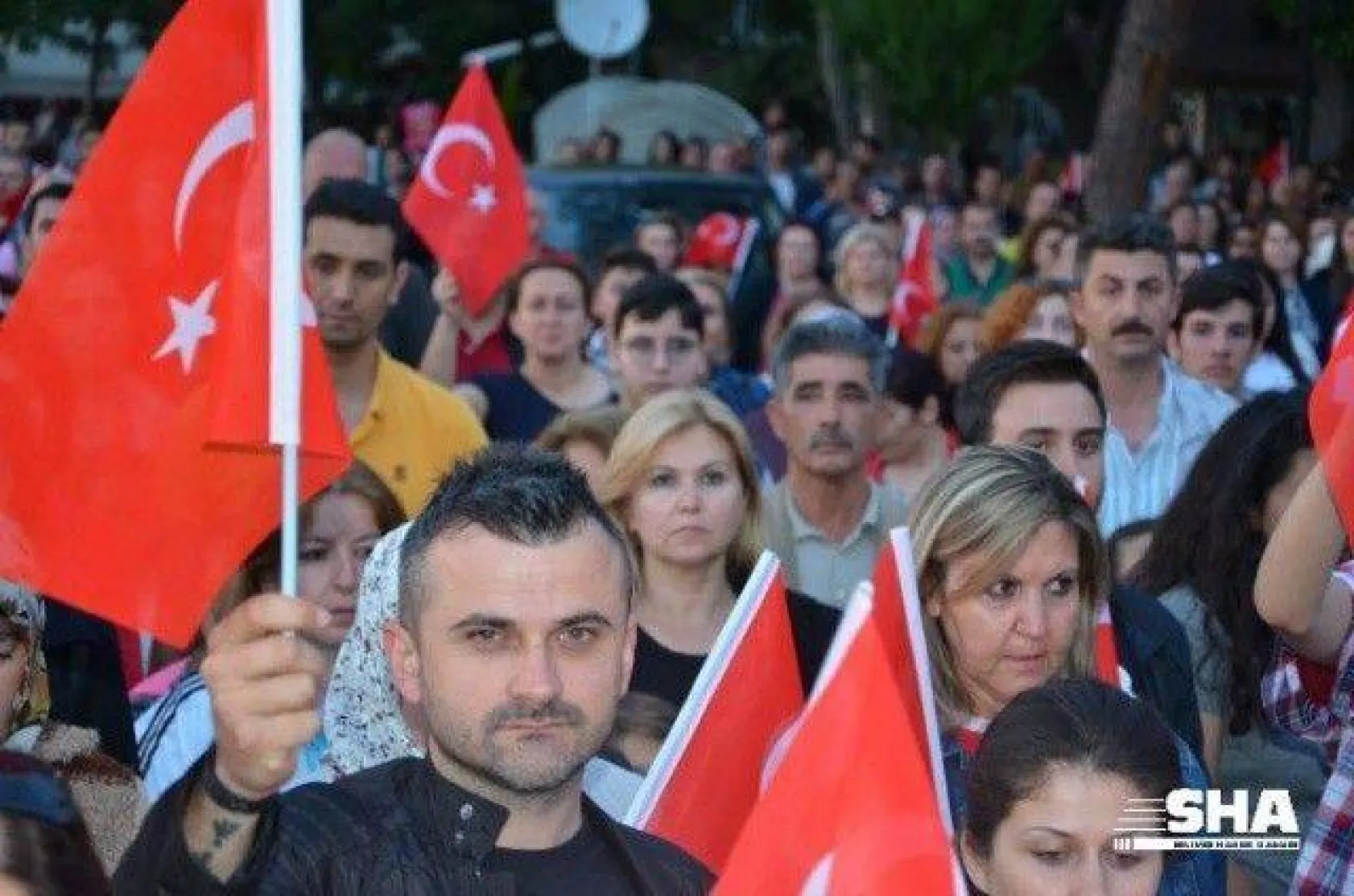 19 Mayıs coşkusu Fener alayı ile devam ediyor