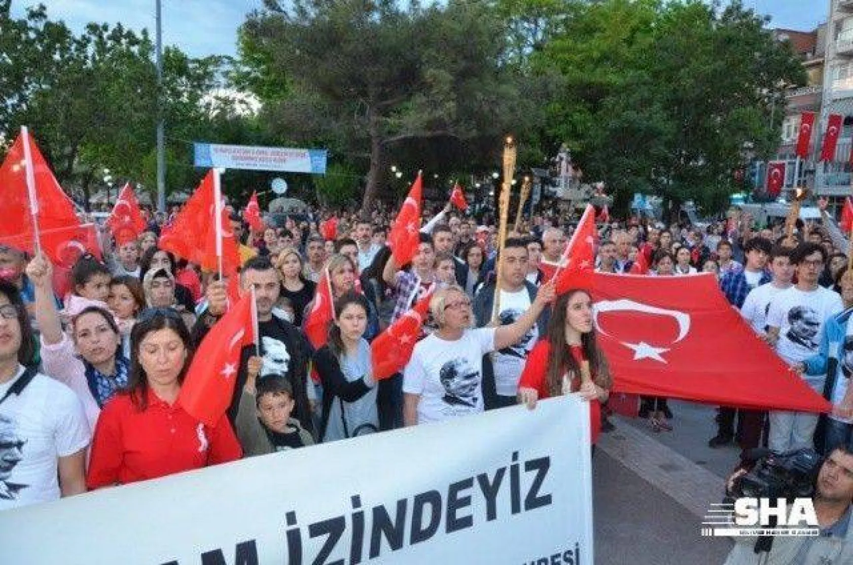 19 Mayıs coşkusu Fener alayı ile devam ediyor