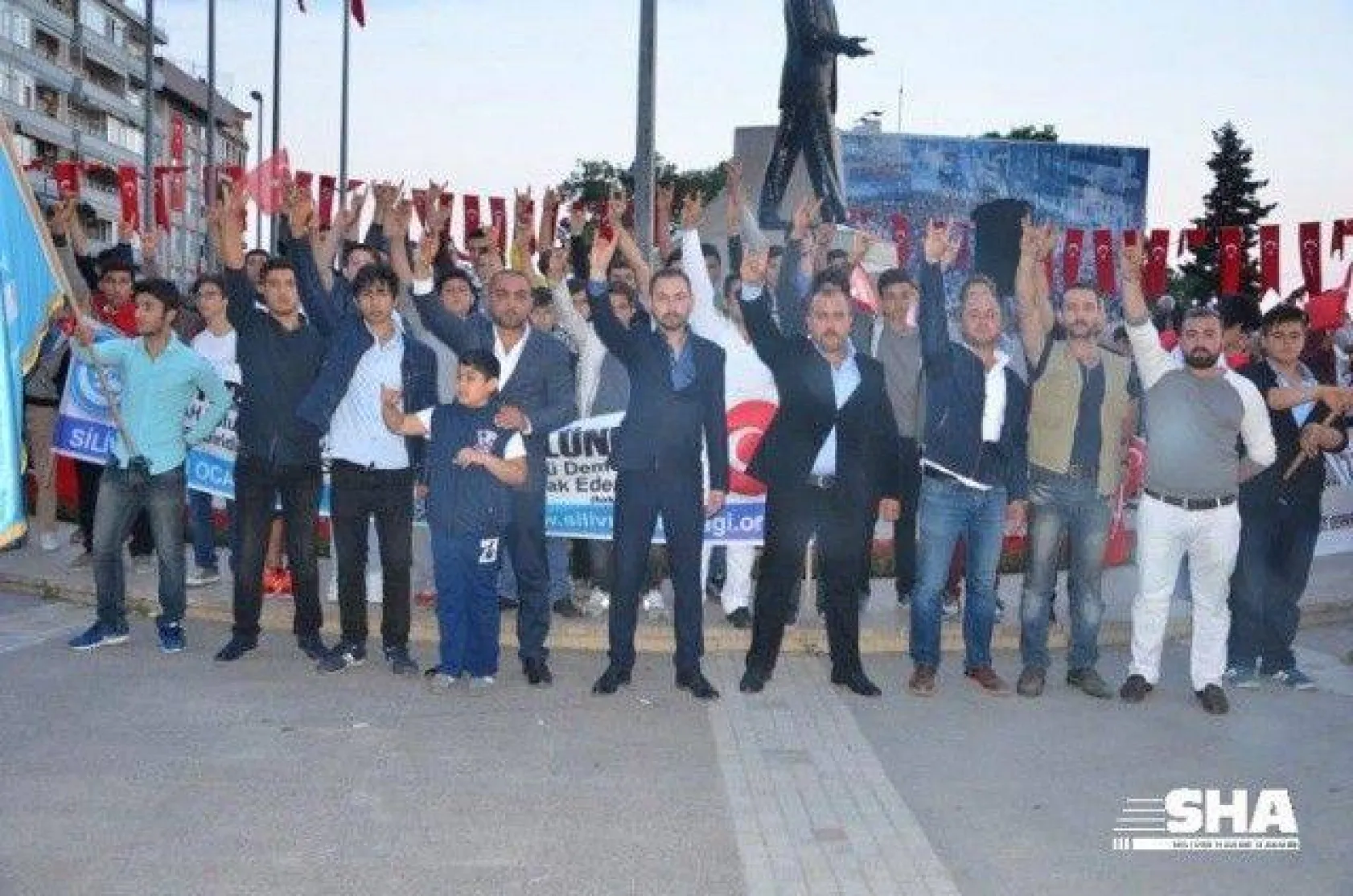 19 Mayıs coşkusu Fener alayı ile devam ediyor