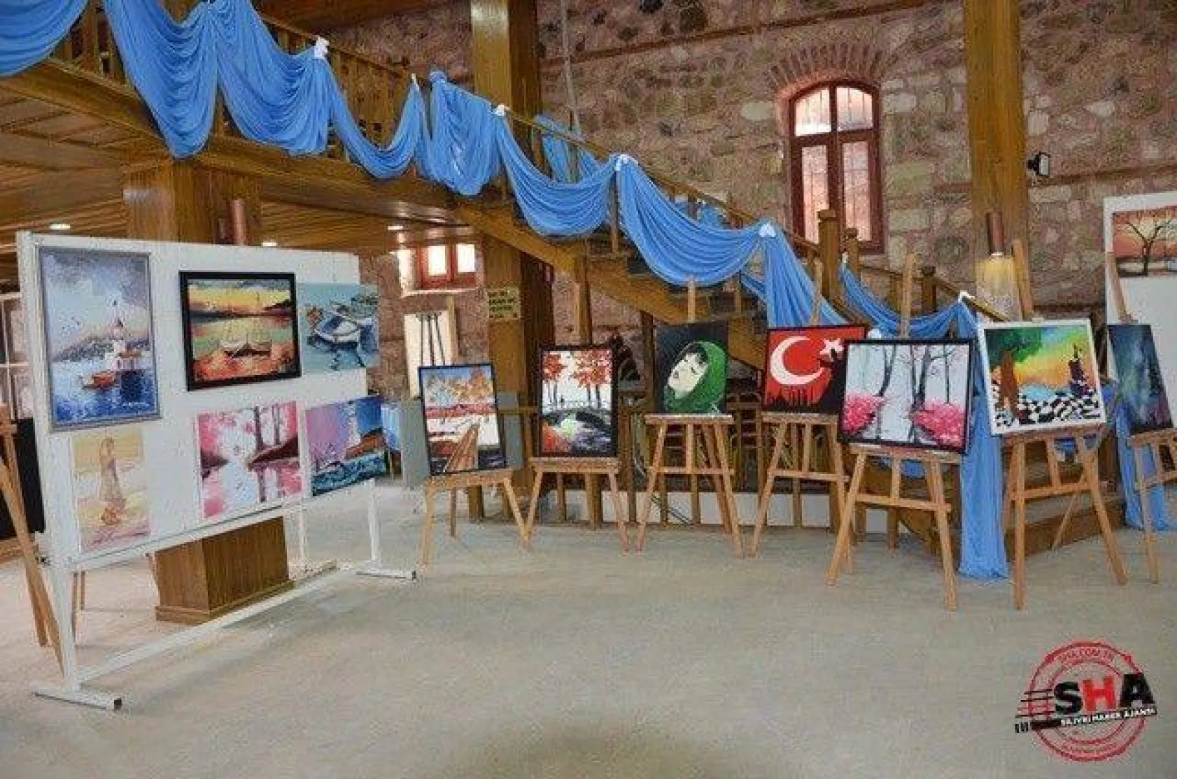 TOKİ Cumhuriyet Anadolu Lisesi resimlerini sergiledi