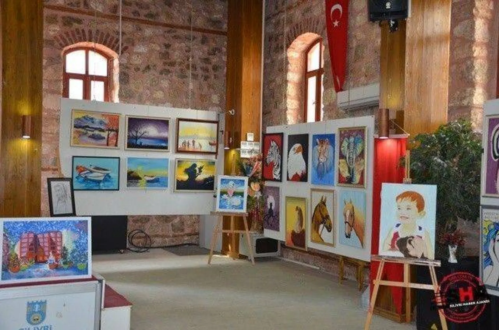 TOKİ Cumhuriyet Anadolu Lisesi resimlerini sergiledi