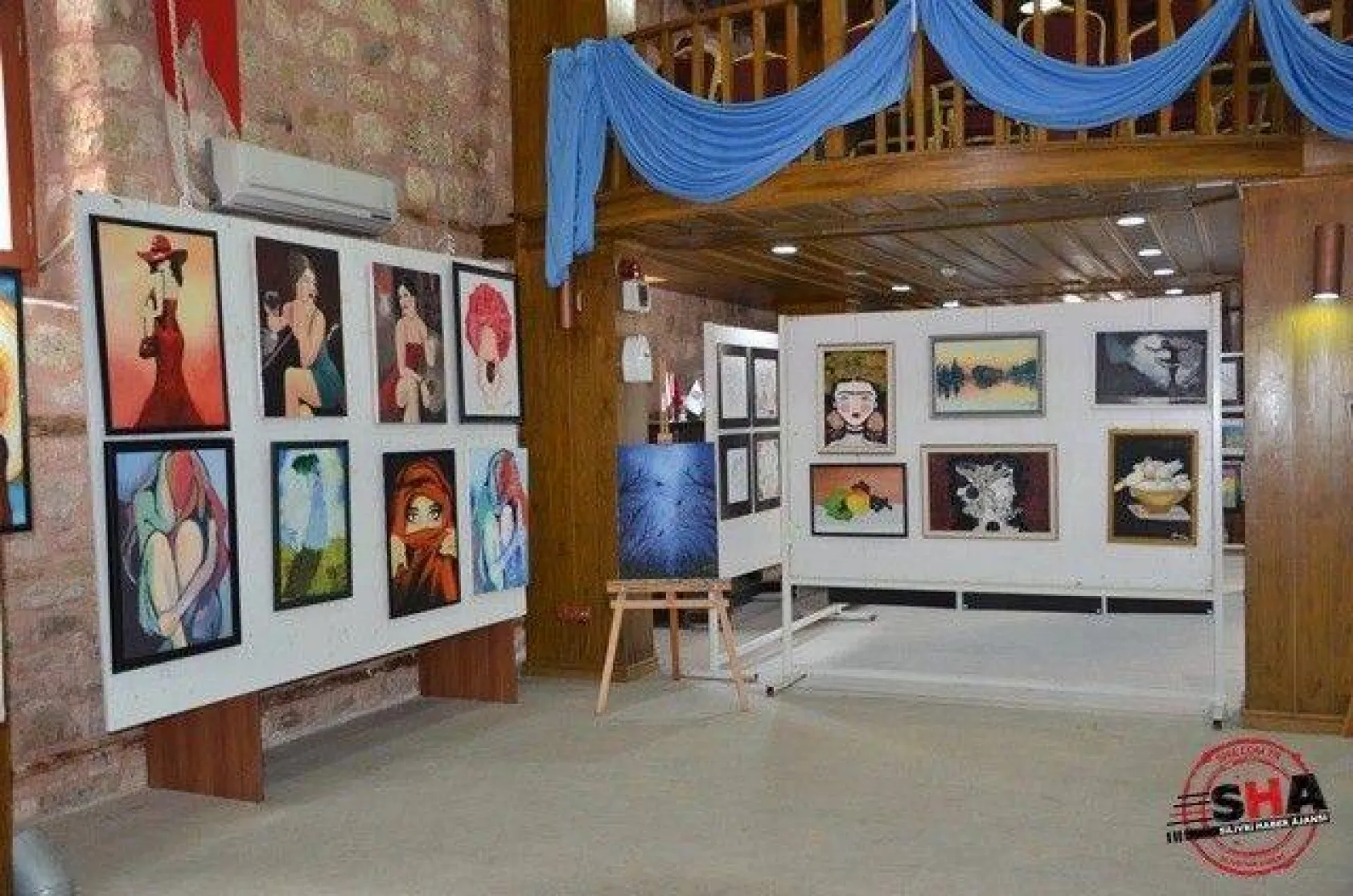 TOKİ Cumhuriyet Anadolu Lisesi resimlerini sergiledi