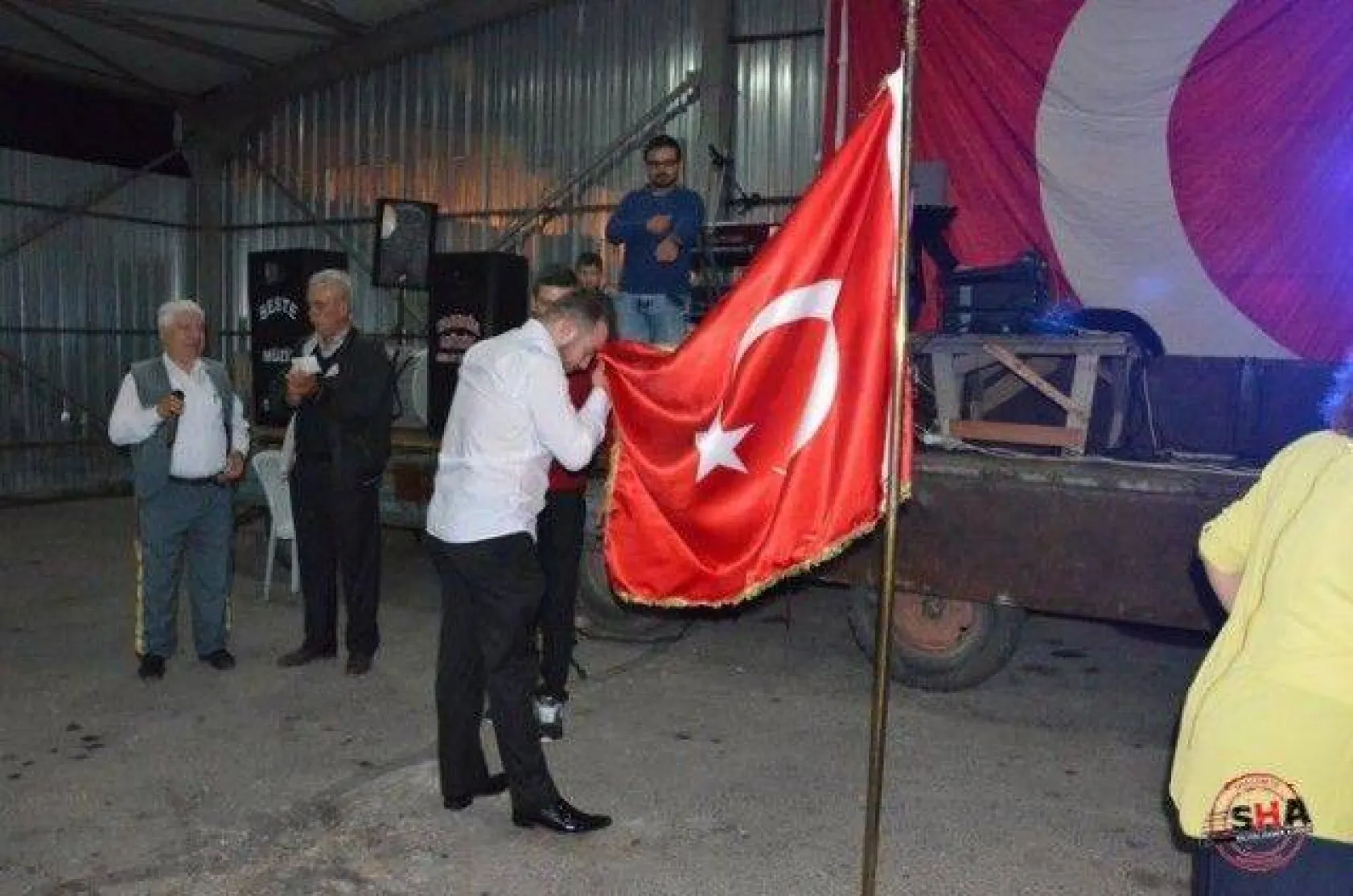 Düğün gibi asker eğlencesi