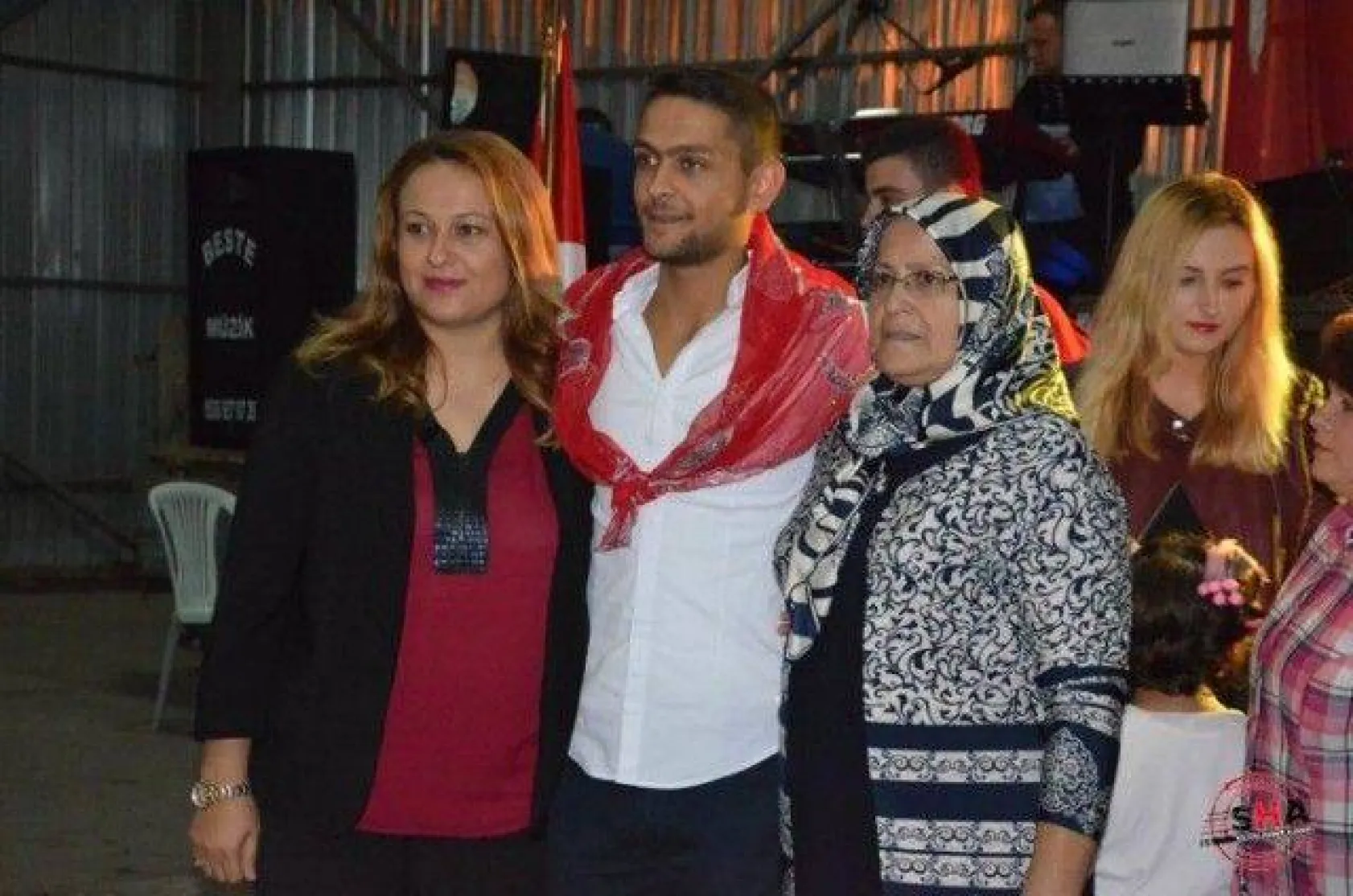 Düğün gibi asker eğlencesi