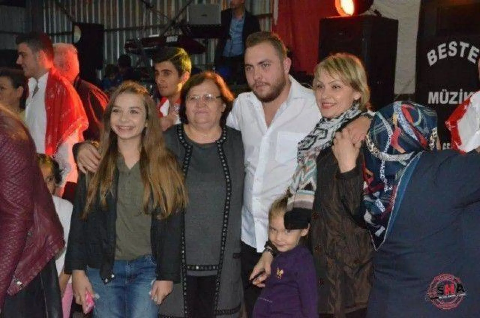 Düğün gibi asker eğlencesi