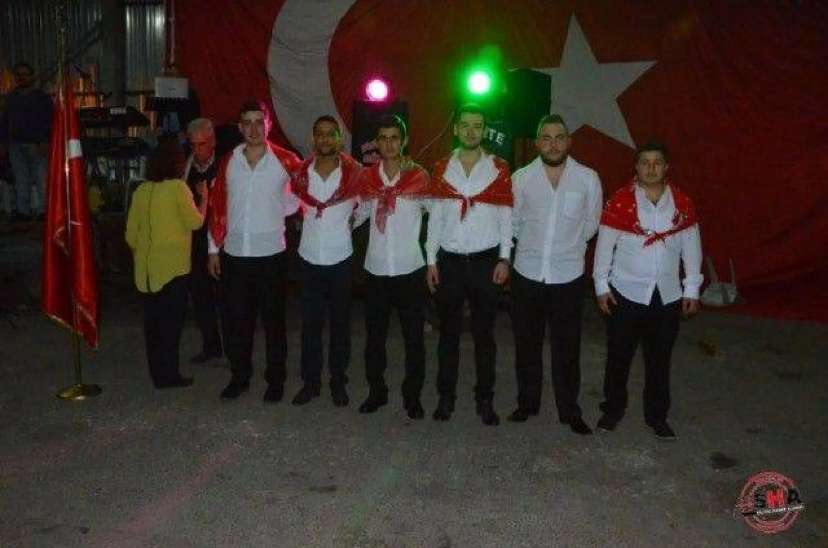 Düğün gibi asker eğlencesi