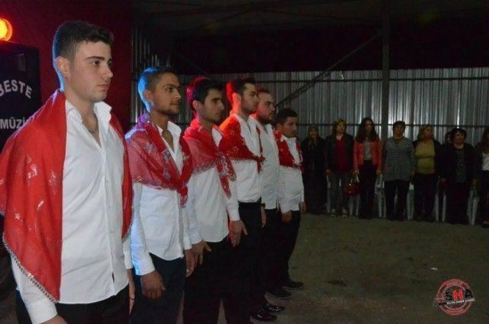 Düğün gibi asker eğlencesi