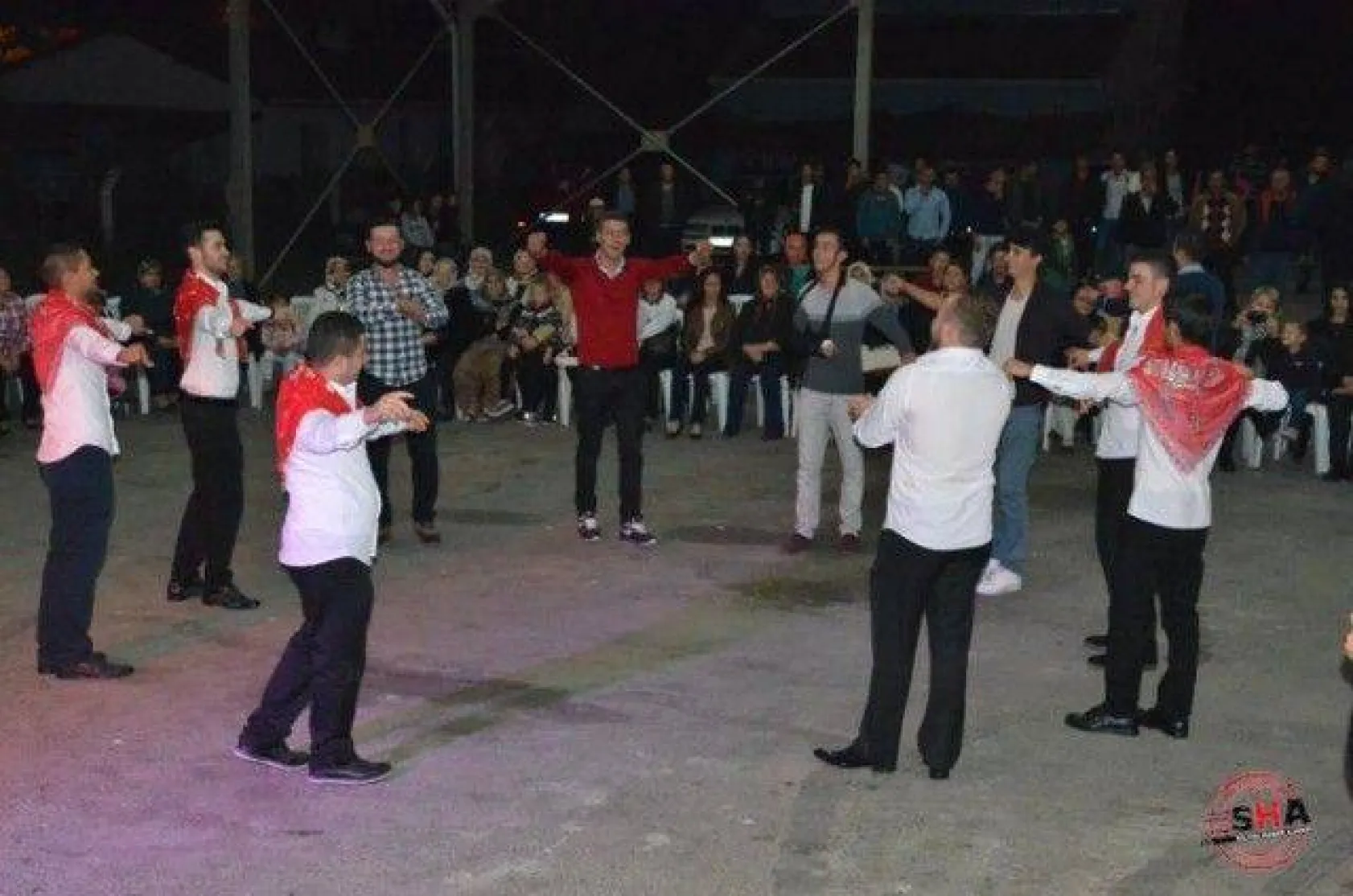 Düğün gibi asker eğlencesi