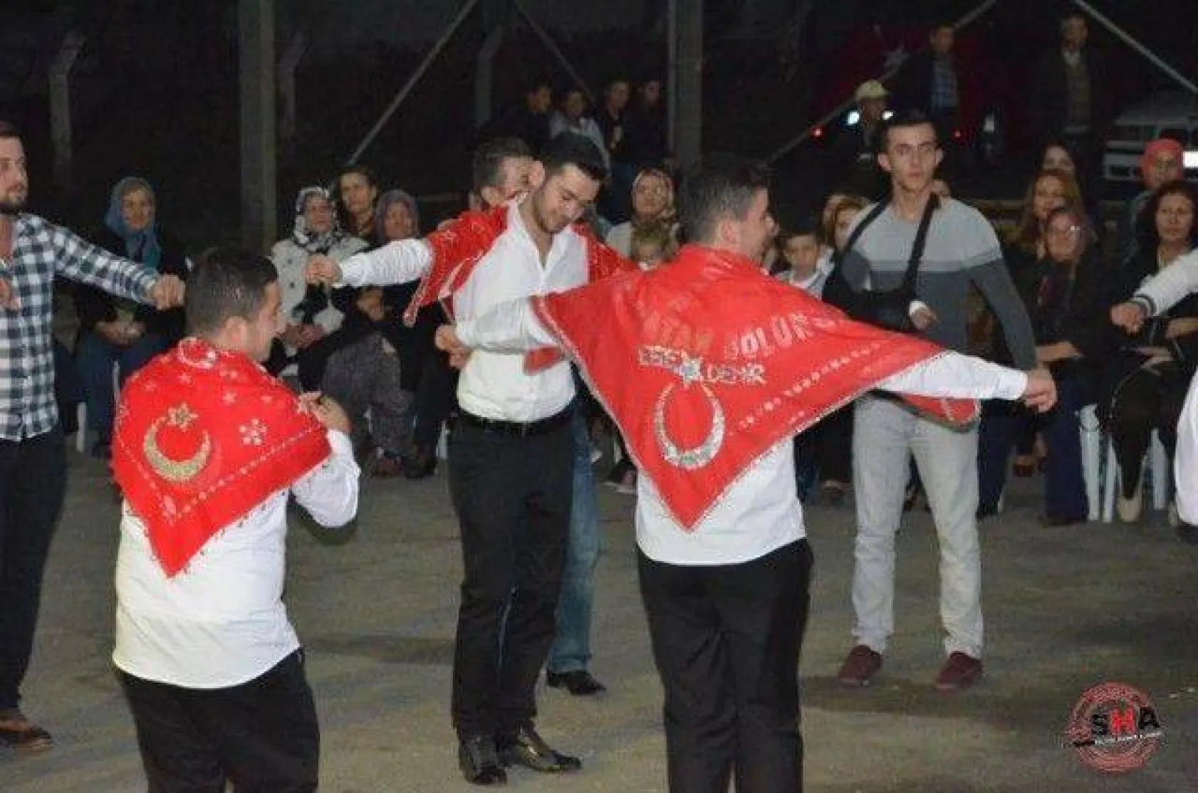 Düğün gibi asker eğlencesi