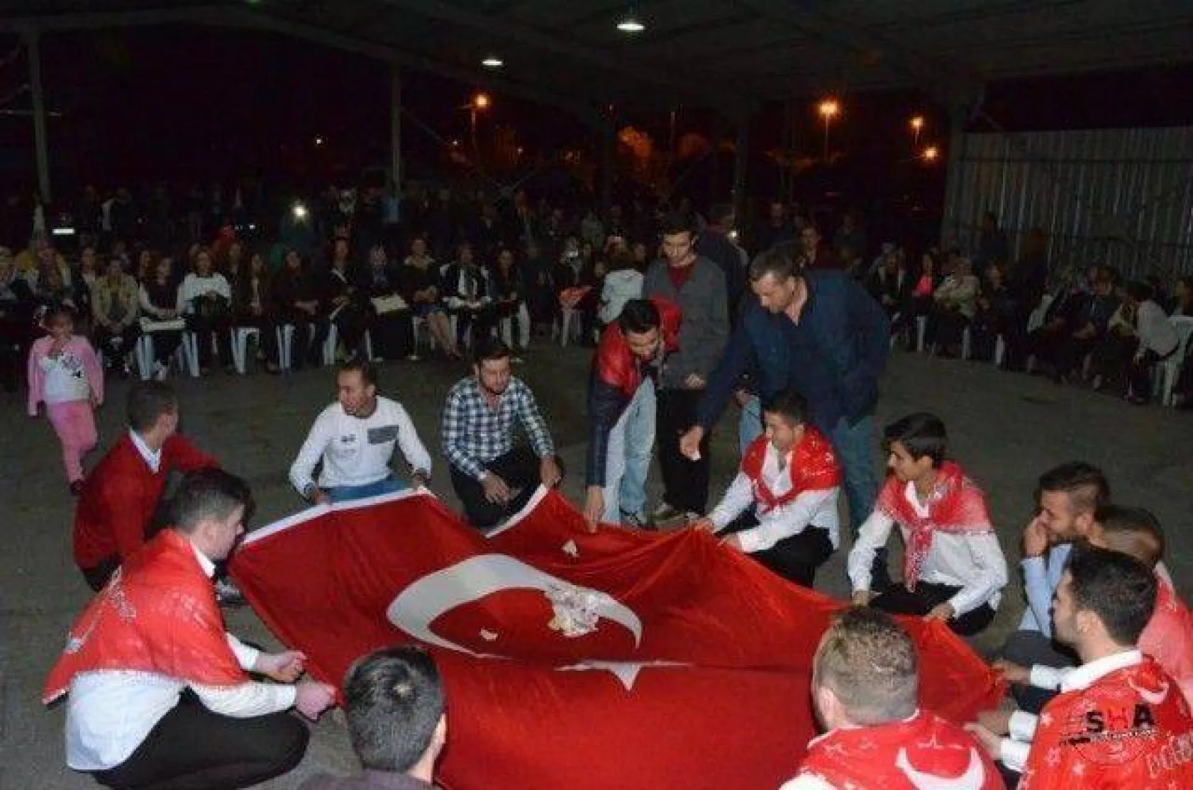 Düğün gibi asker eğlencesi