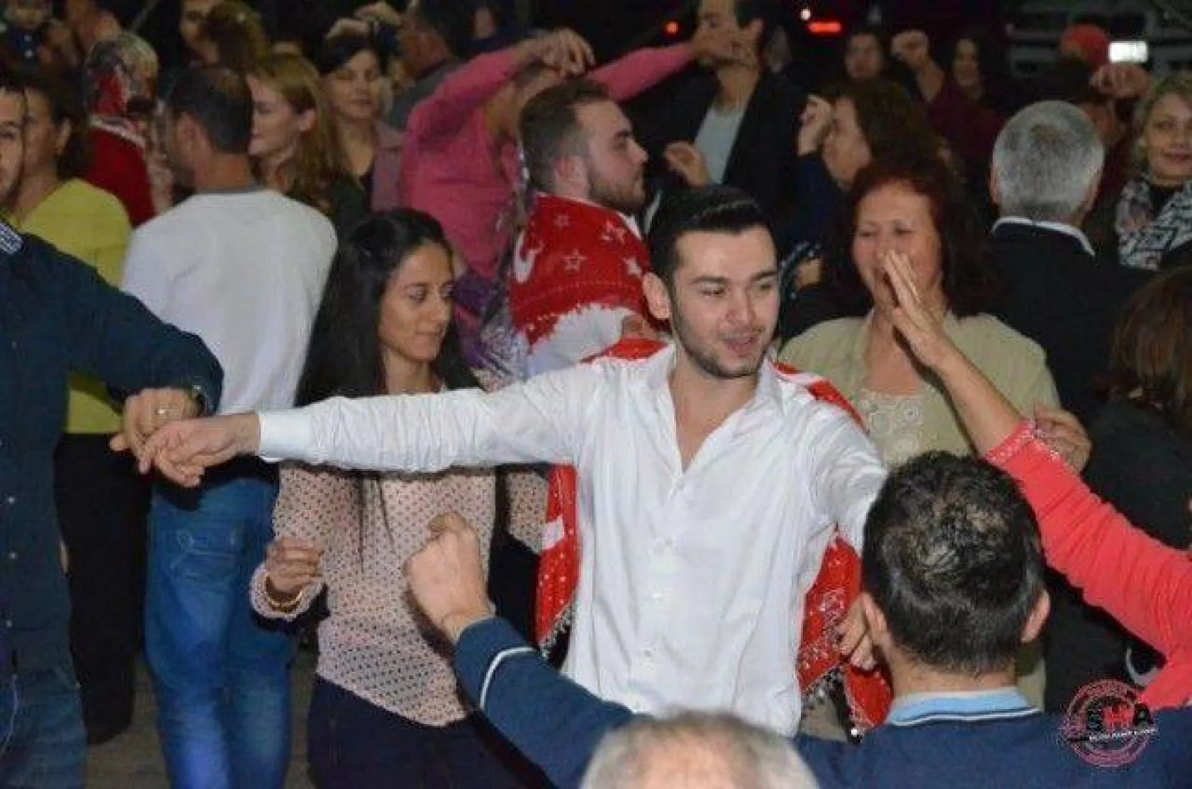 Düğün gibi asker eğlencesi