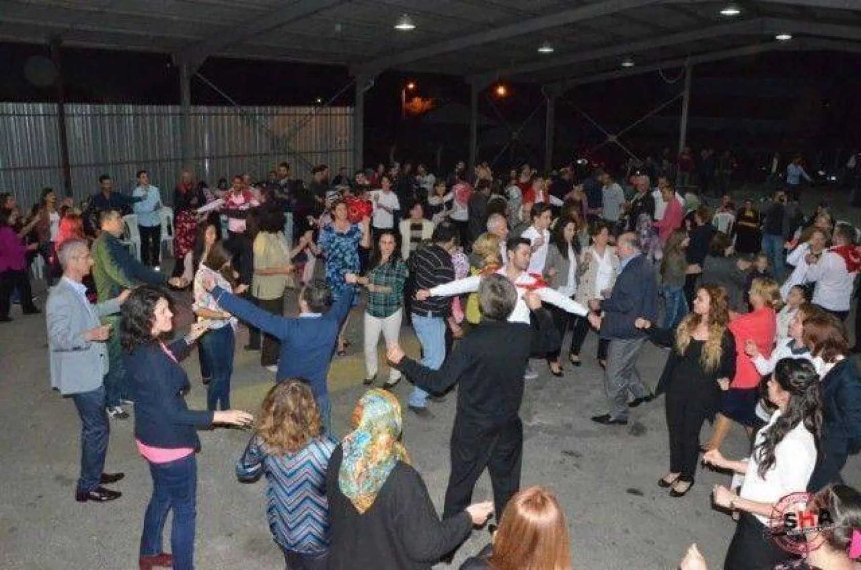 Düğün gibi asker eğlencesi