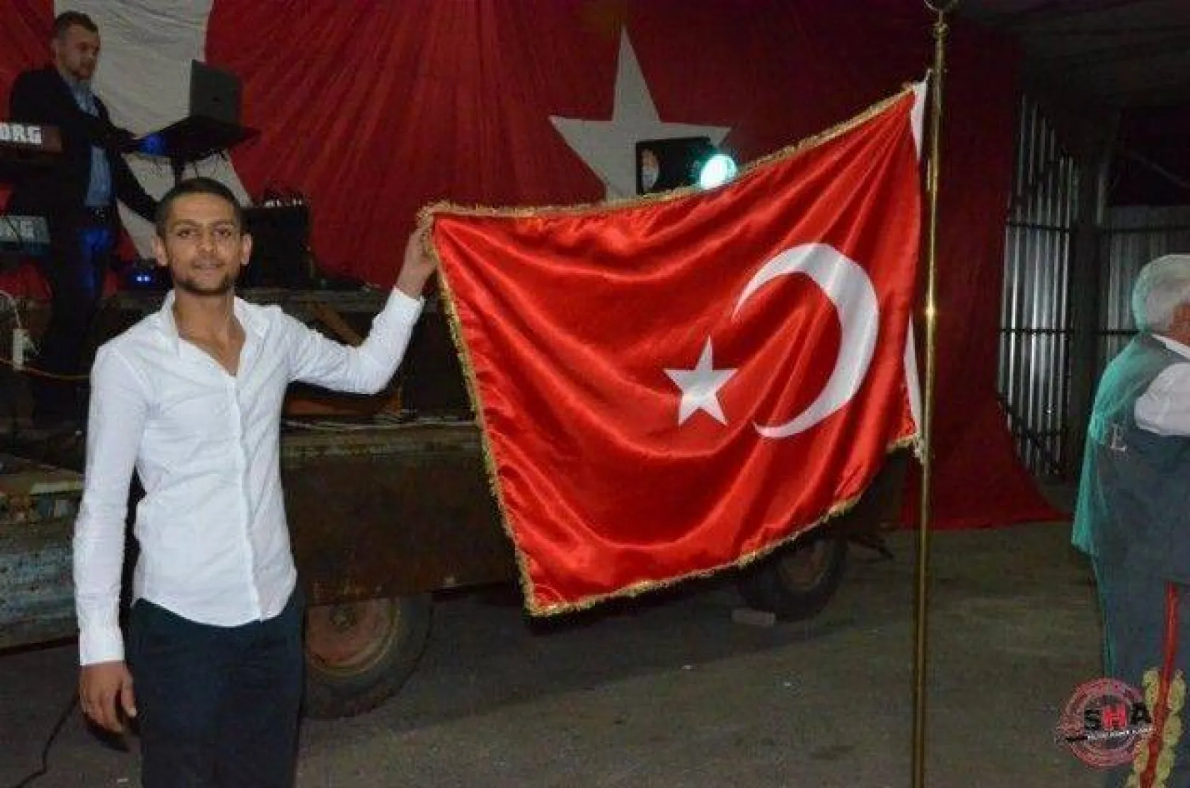 Düğün gibi asker eğlencesi