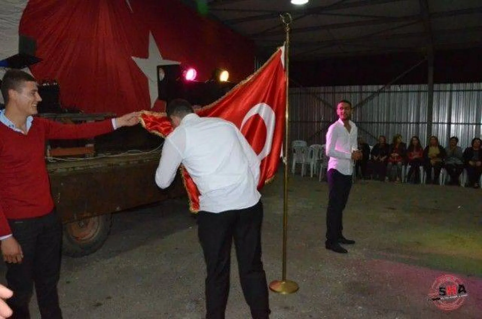 Düğün gibi asker eğlencesi