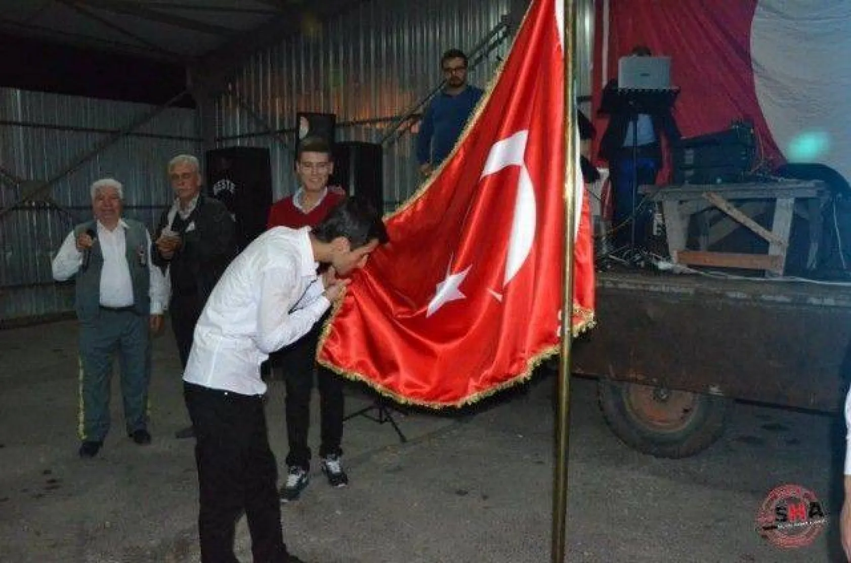 Düğün gibi asker eğlencesi