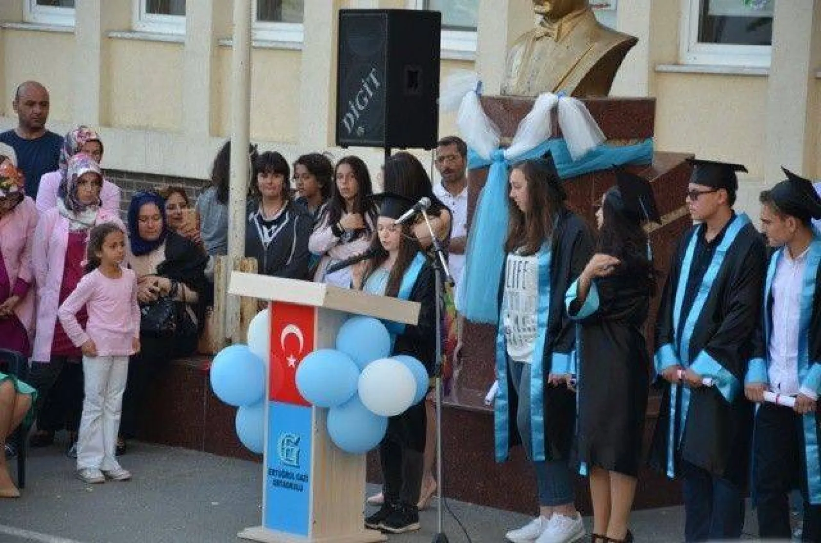 Ertuğrul Gazi'de mezuniyet coşkusu