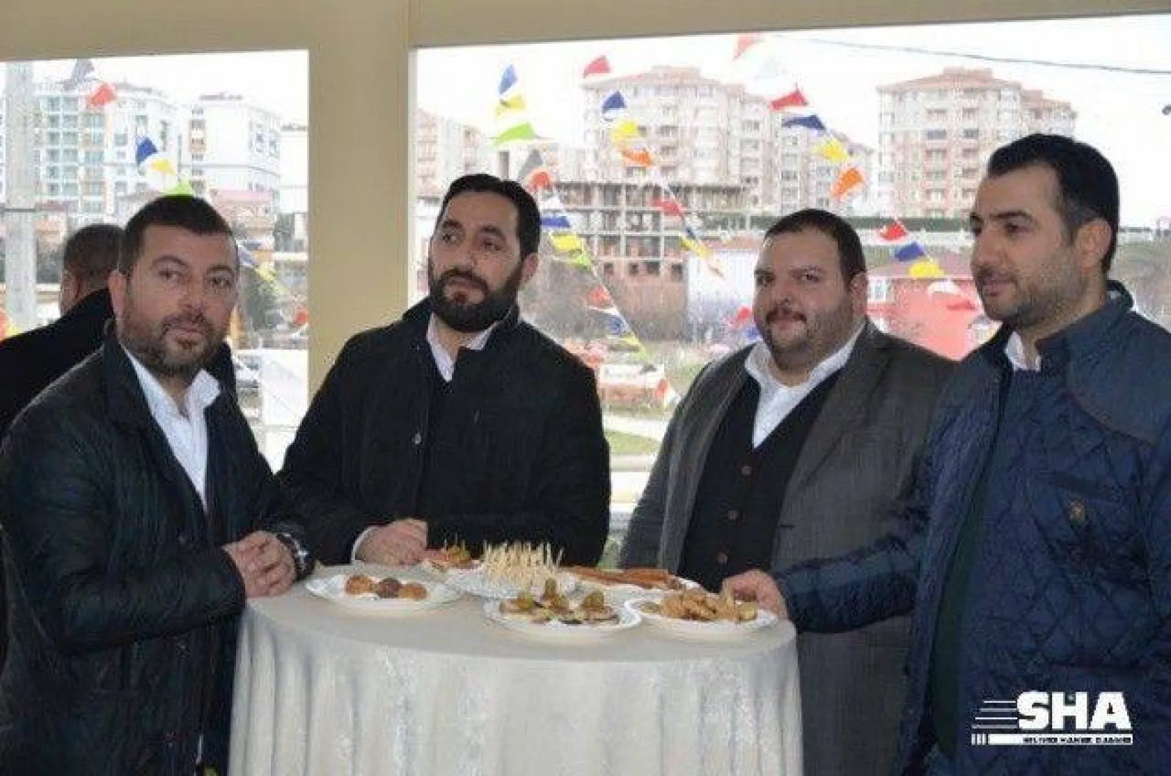 Hanedan, dualarla açıldı