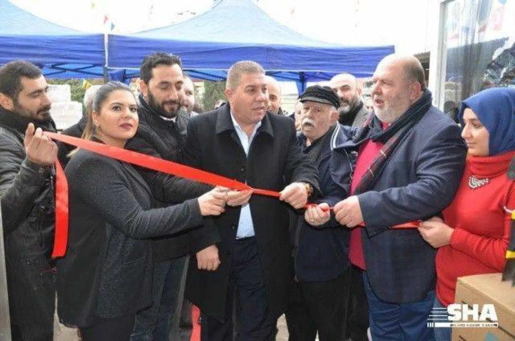 Hanedan, dualarla açıldı