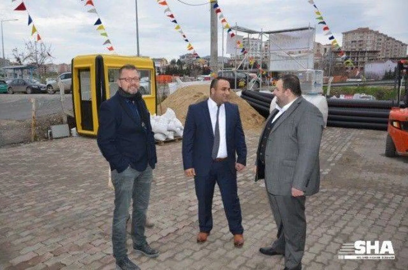 Hanedan, dualarla açıldı