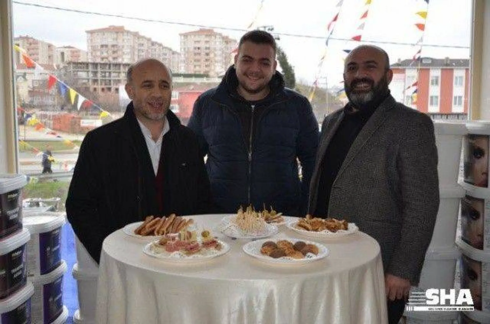 Hanedan, dualarla açıldı