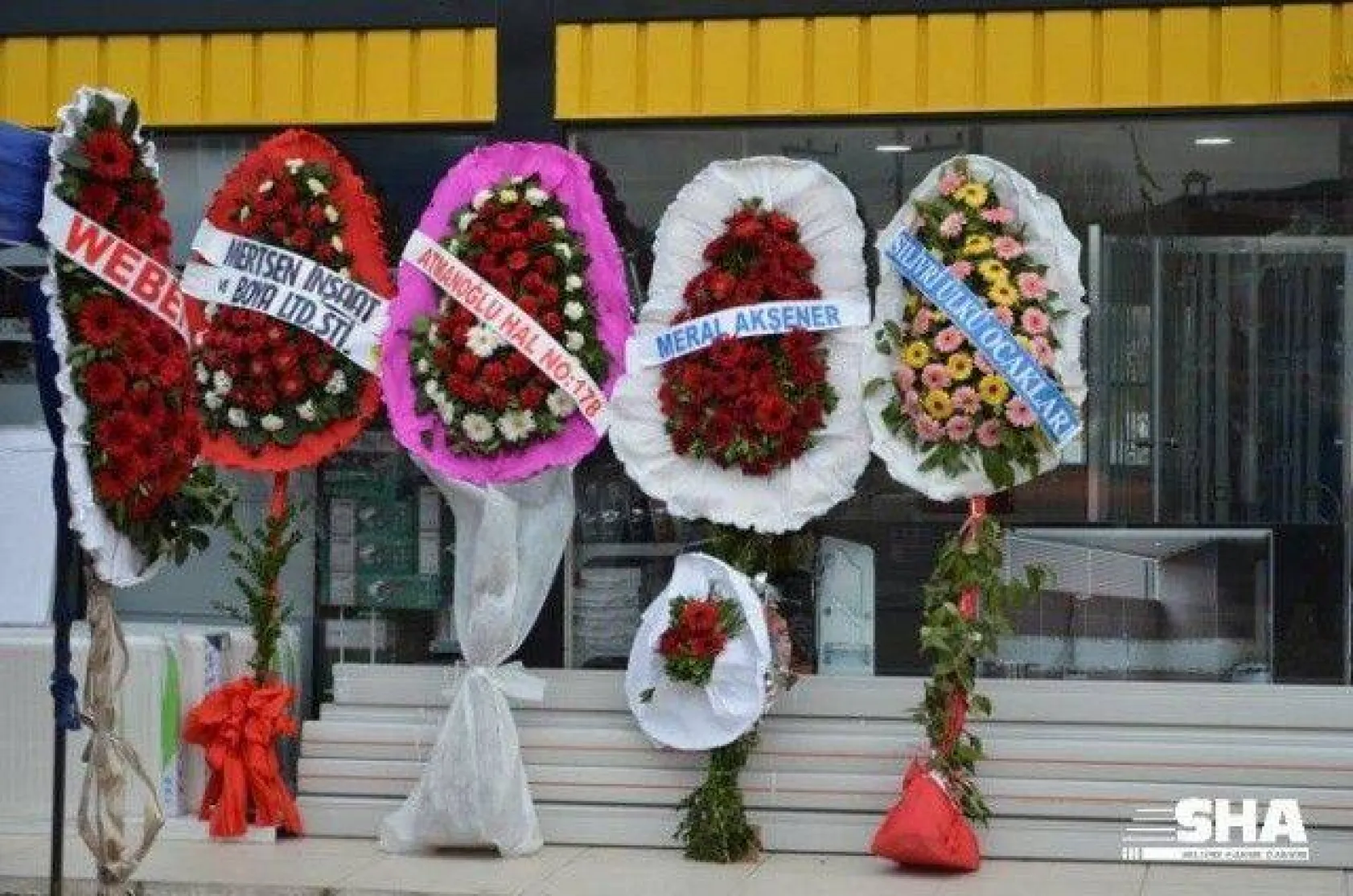 Hanedan, dualarla açıldı