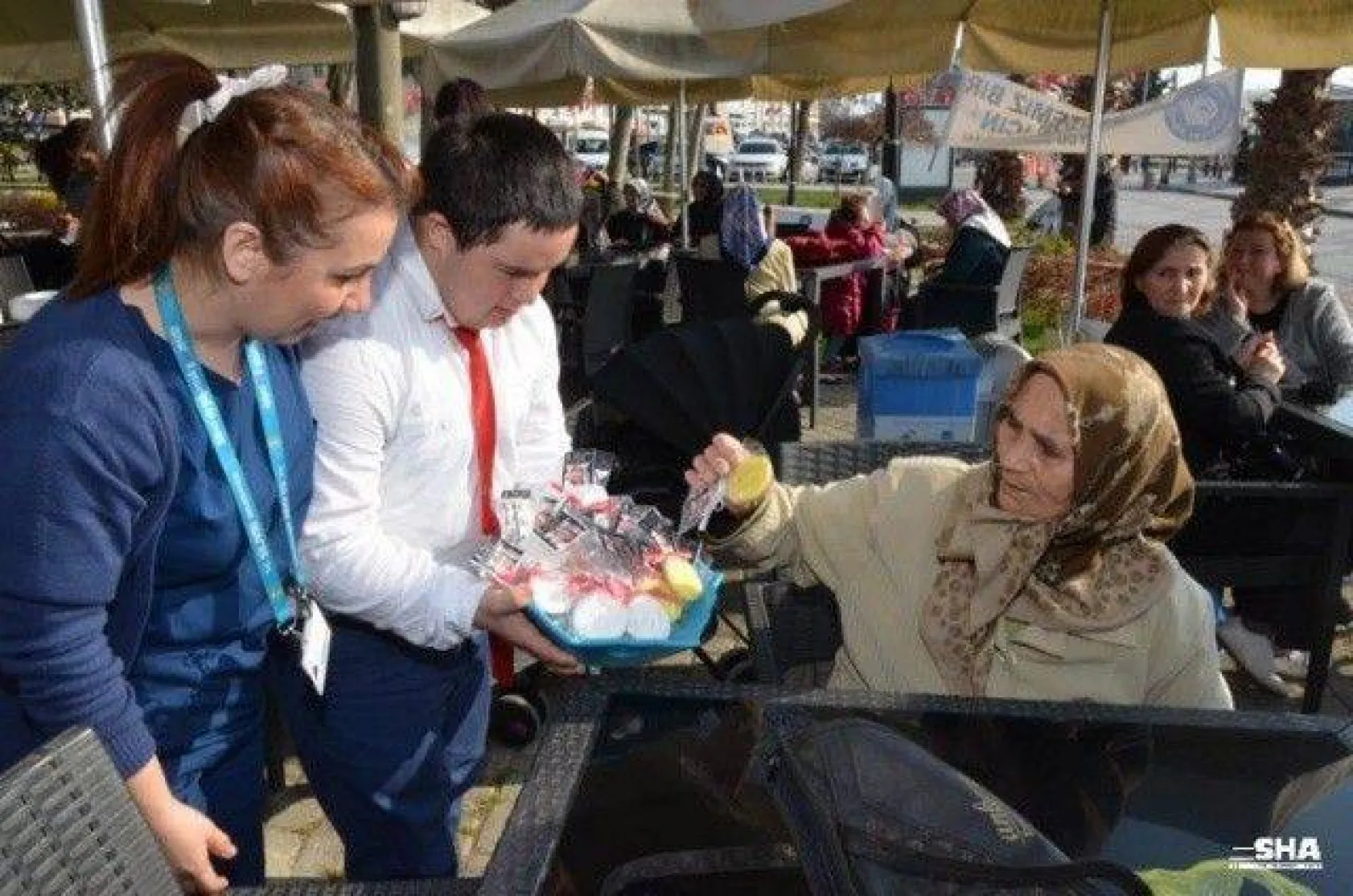 Tıpkı Bizim Gibiler +1 Farkla