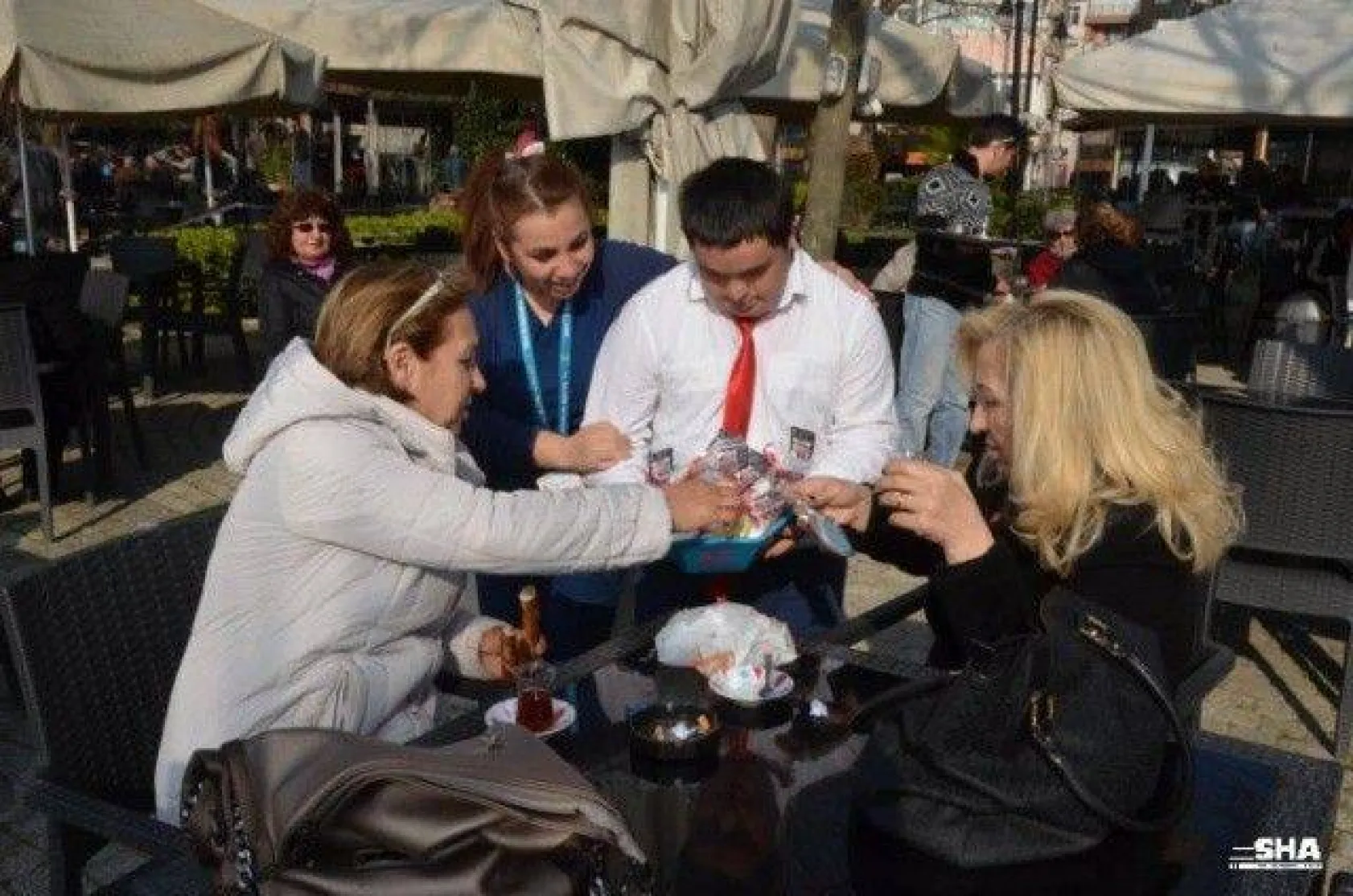 Tıpkı Bizim Gibiler +1 Farkla