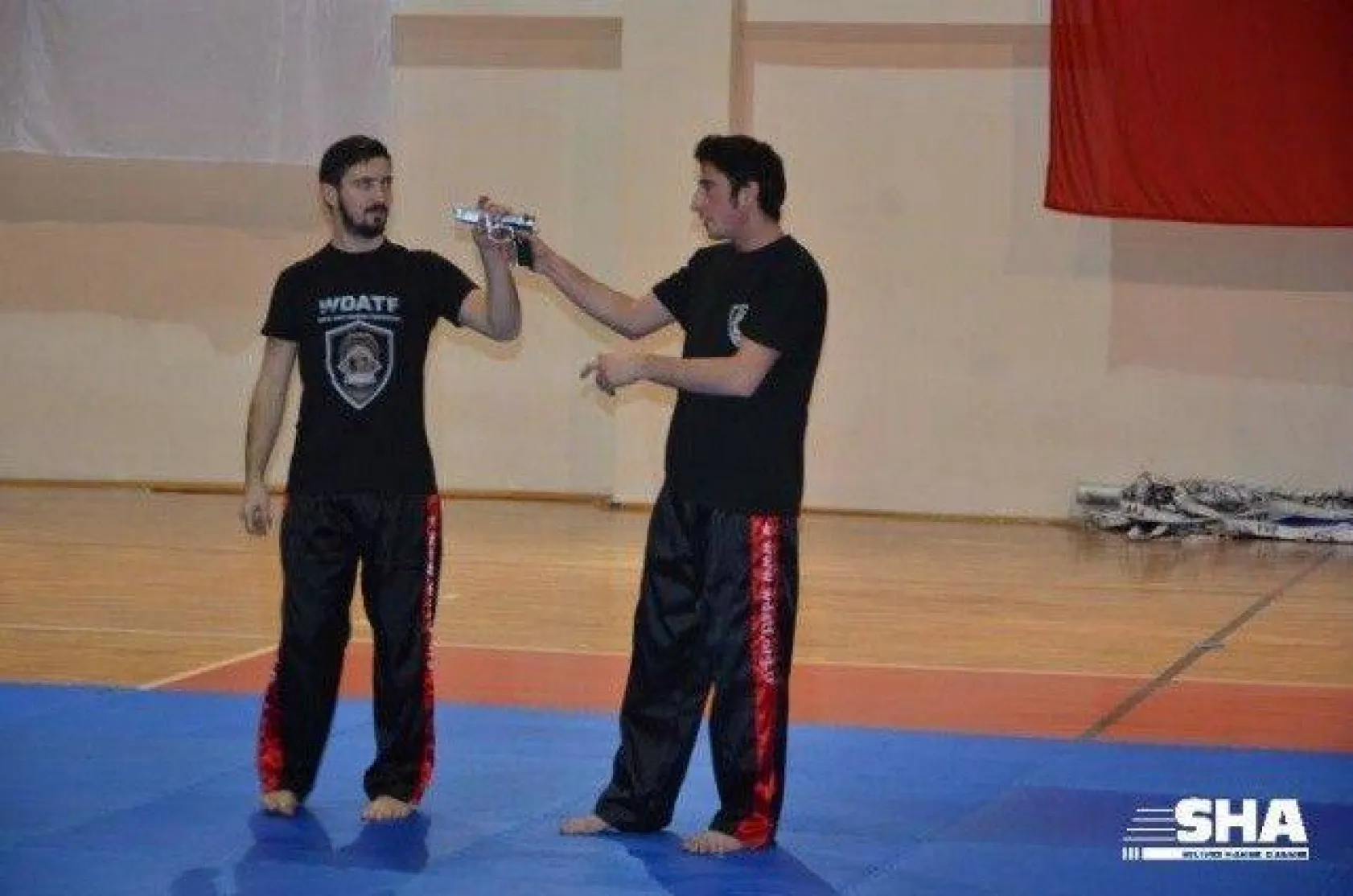 Yakın savunma teknikleri öğrendiler