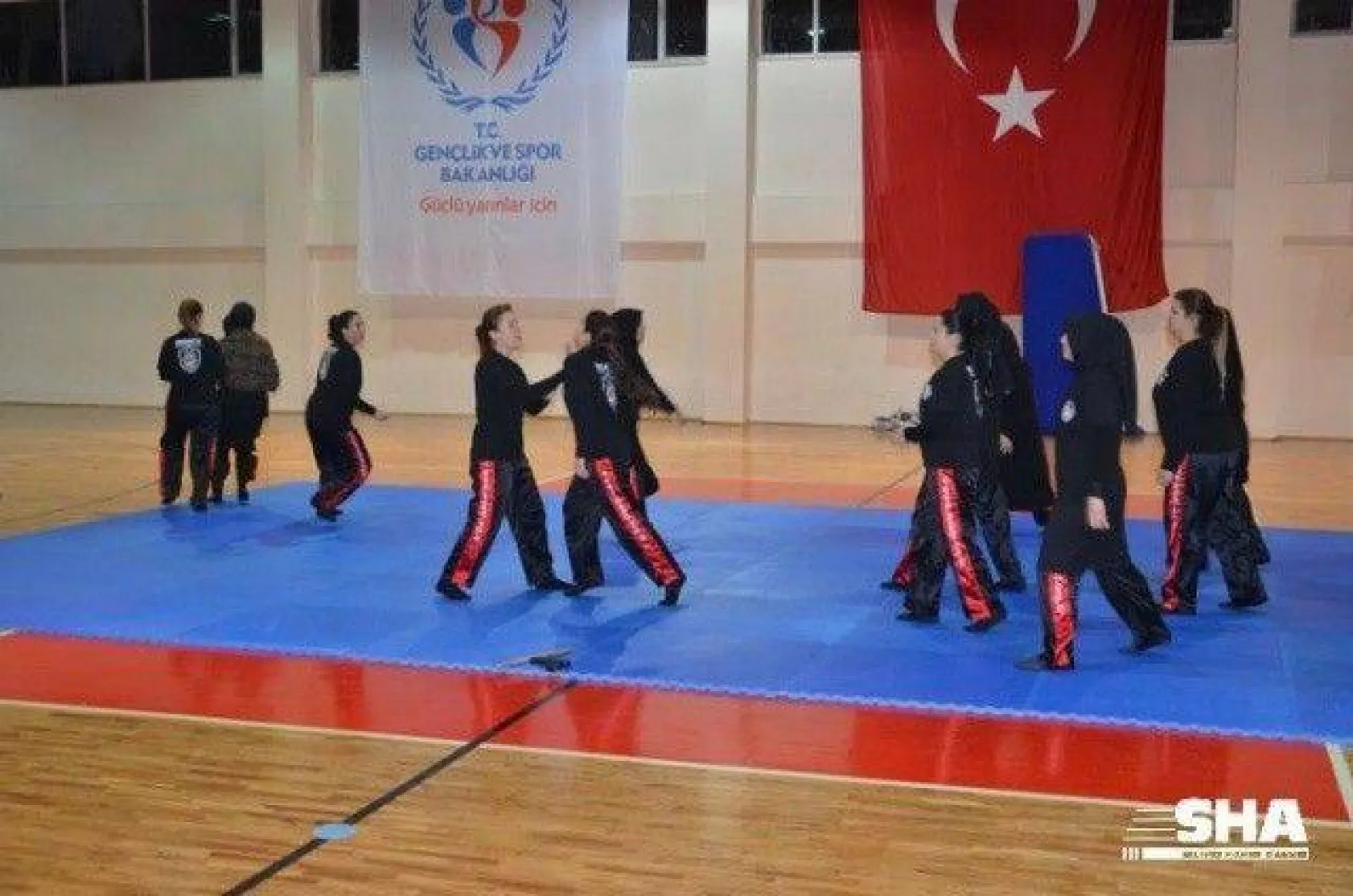 Yakın savunma teknikleri öğrendiler