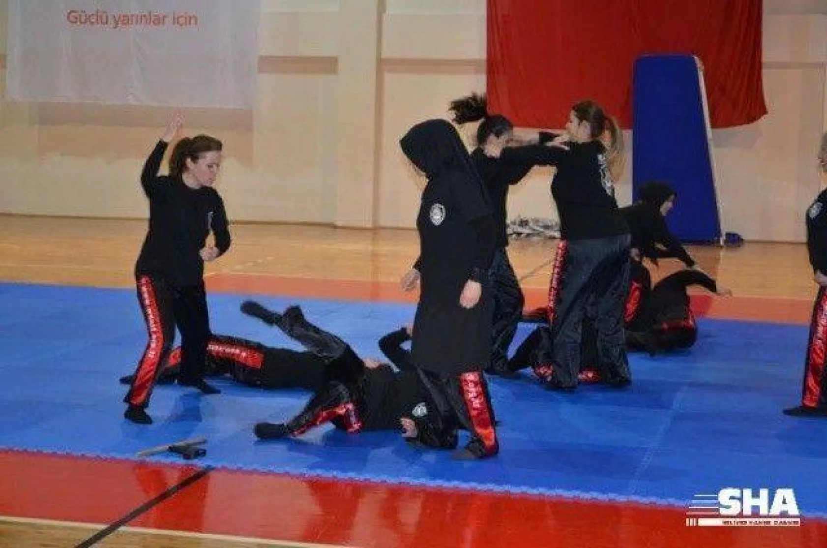 Yakın savunma teknikleri öğrendiler