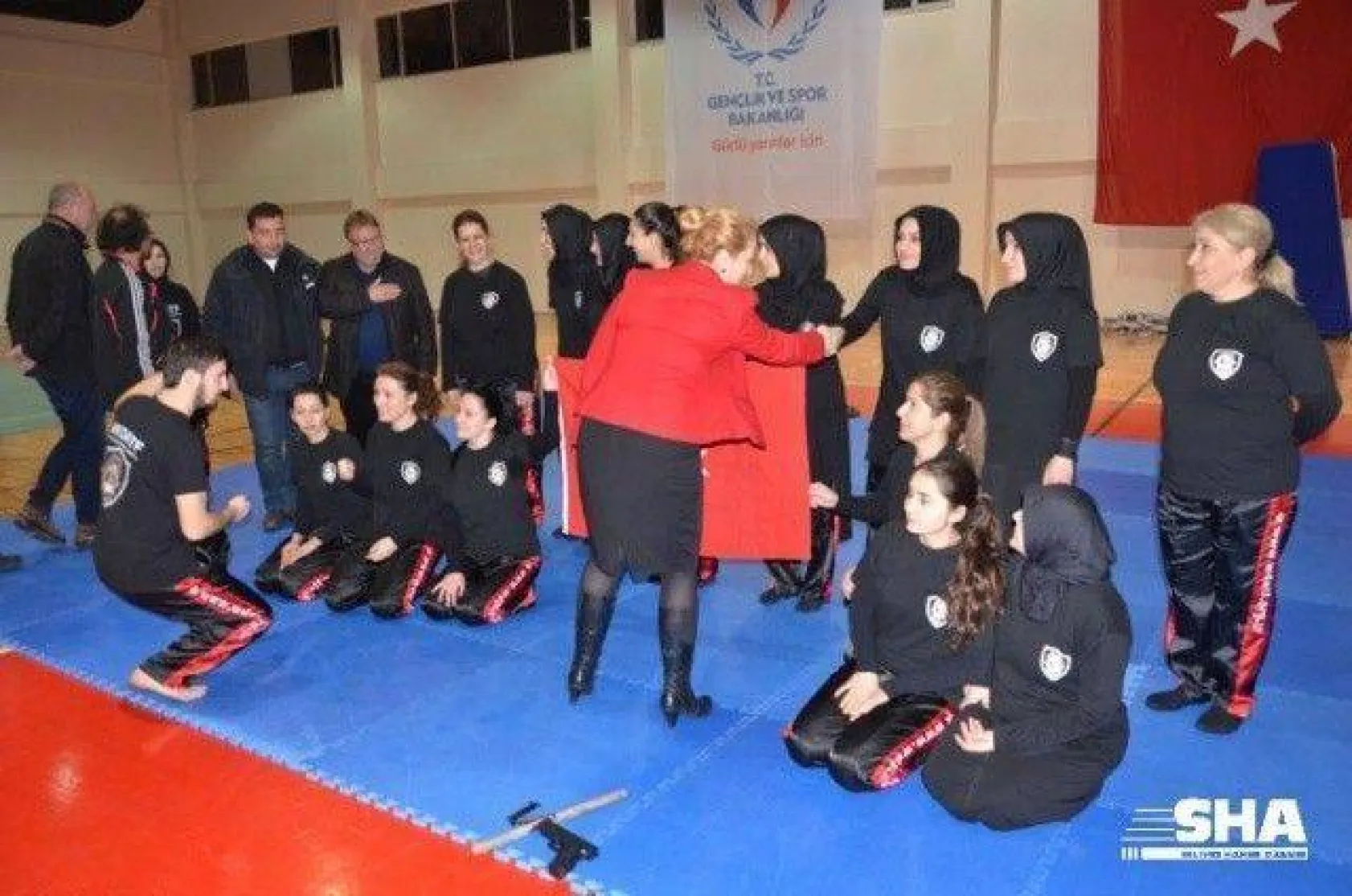 Yakın savunma teknikleri öğrendiler