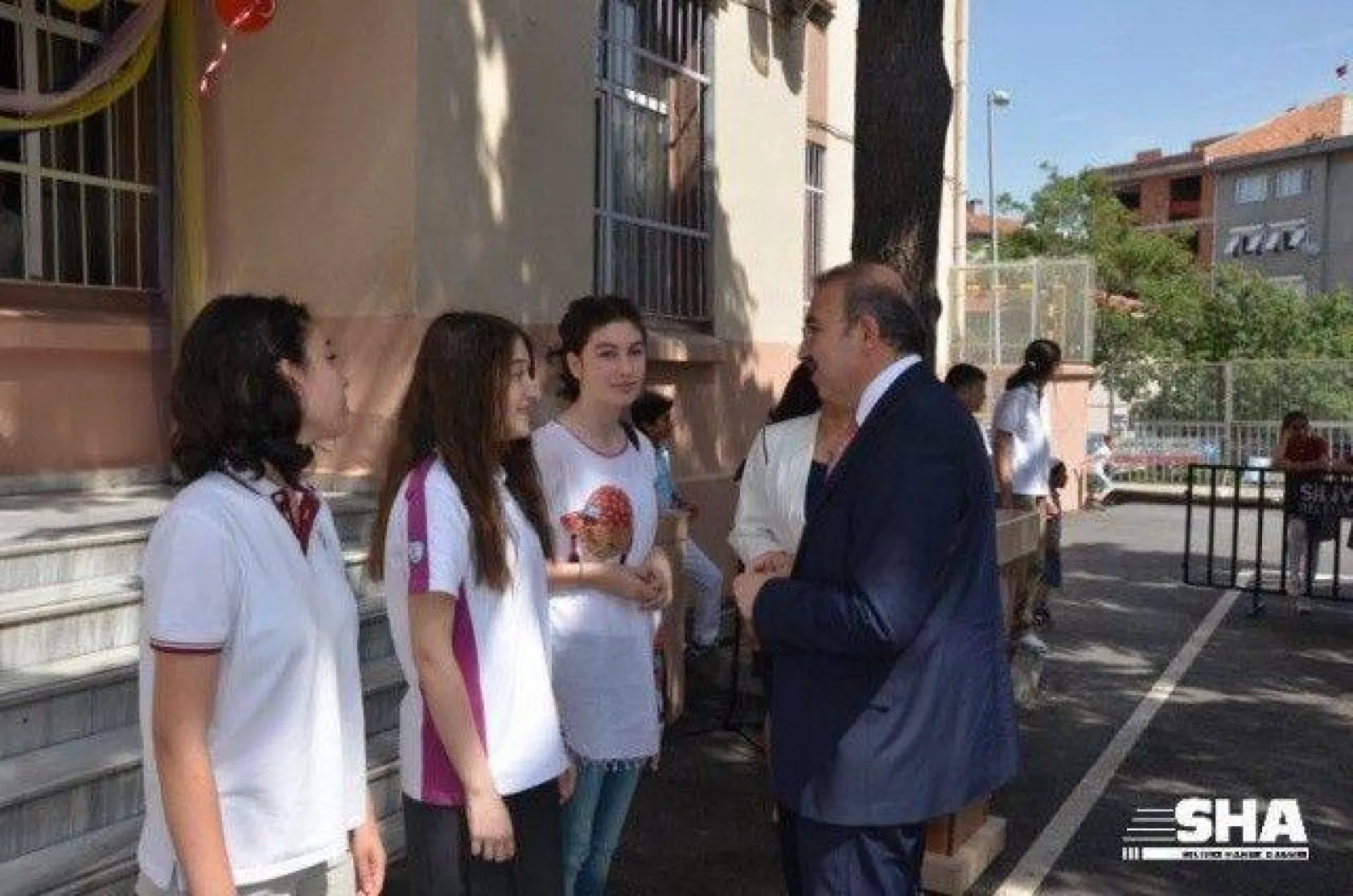 Yaklaşık 27 bin öğrenci bugün karne aldı