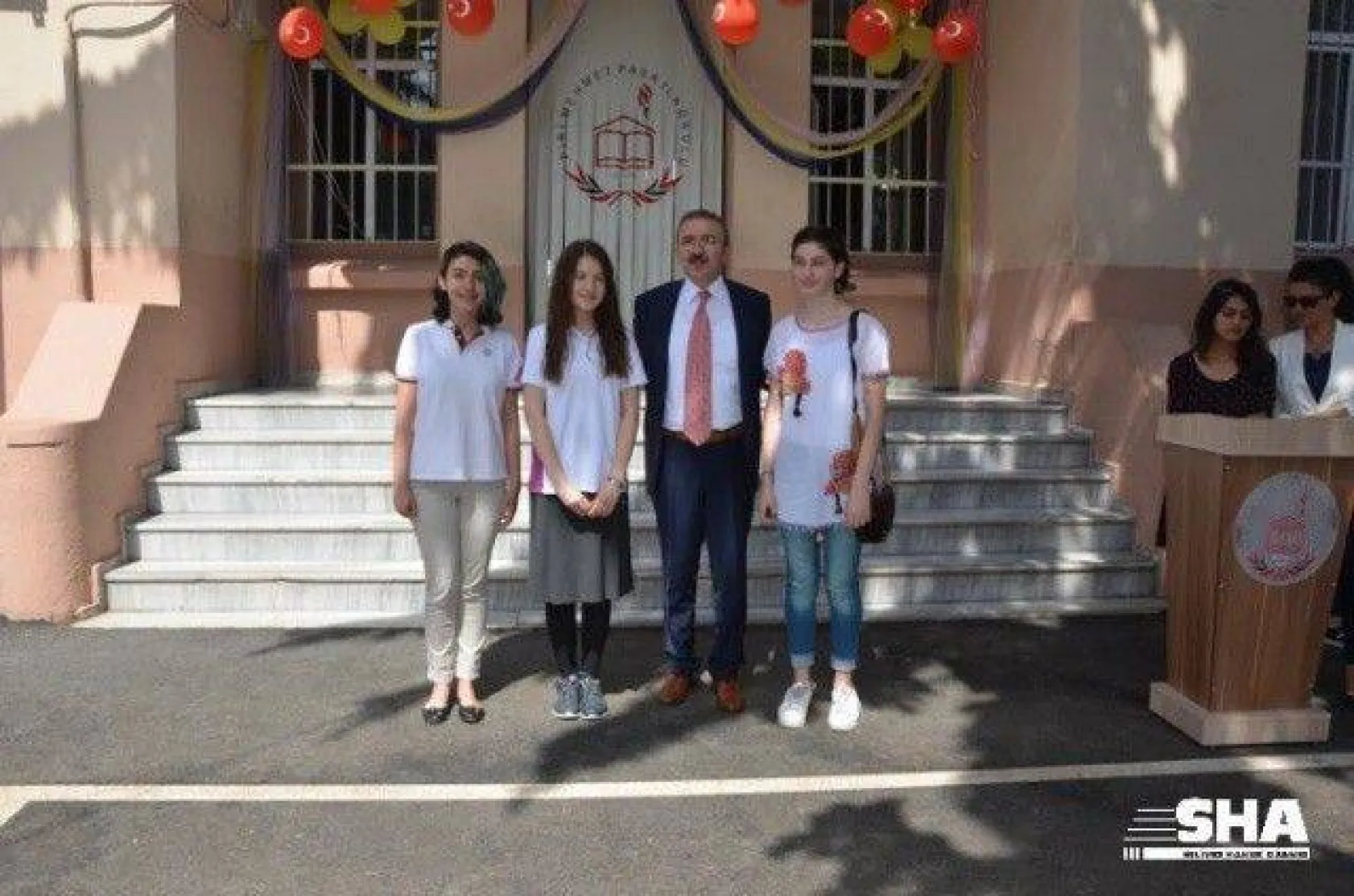 Yaklaşık 27 bin öğrenci bugün karne aldı