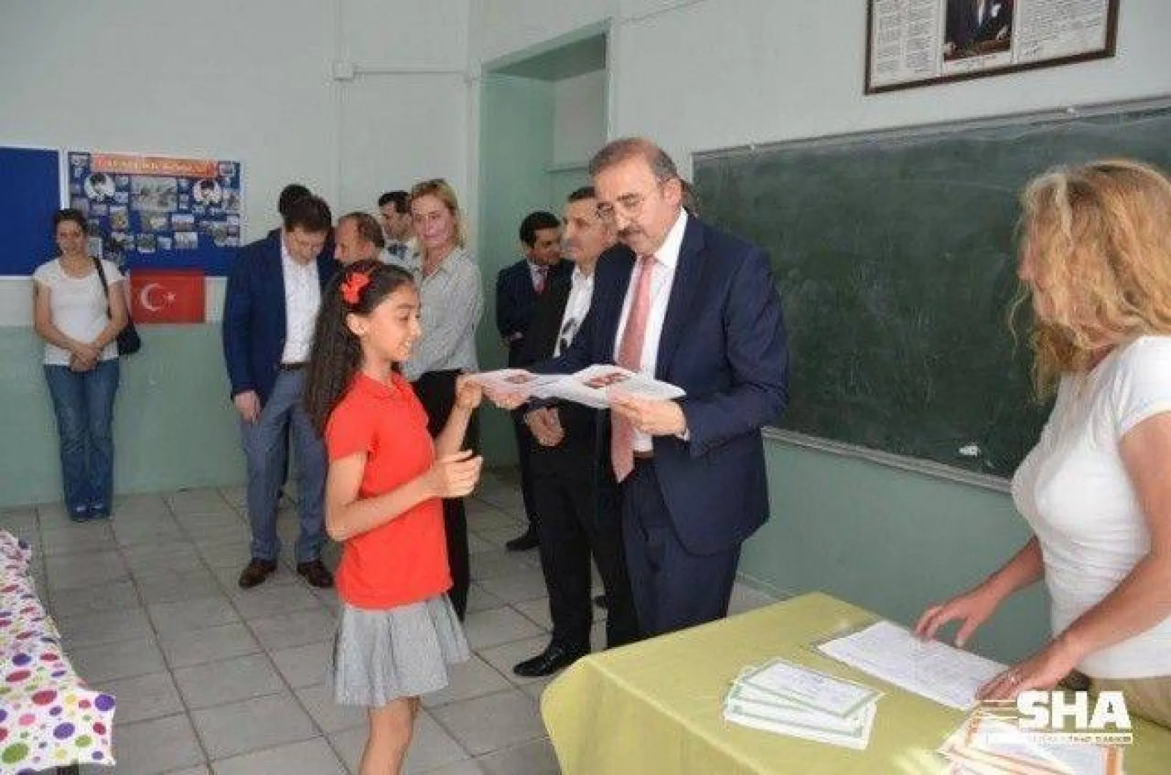 Yaklaşık 27 bin öğrenci bugün karne aldı