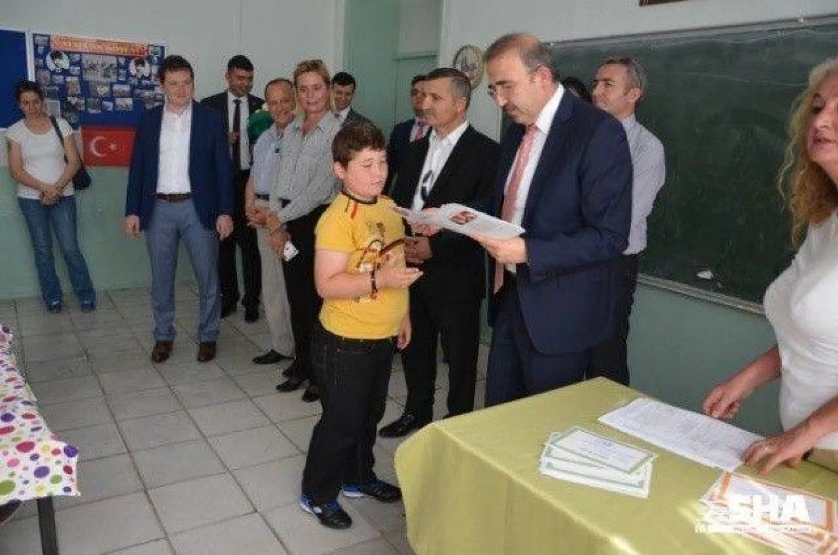 Yaklaşık 27 bin öğrenci bugün karne aldı