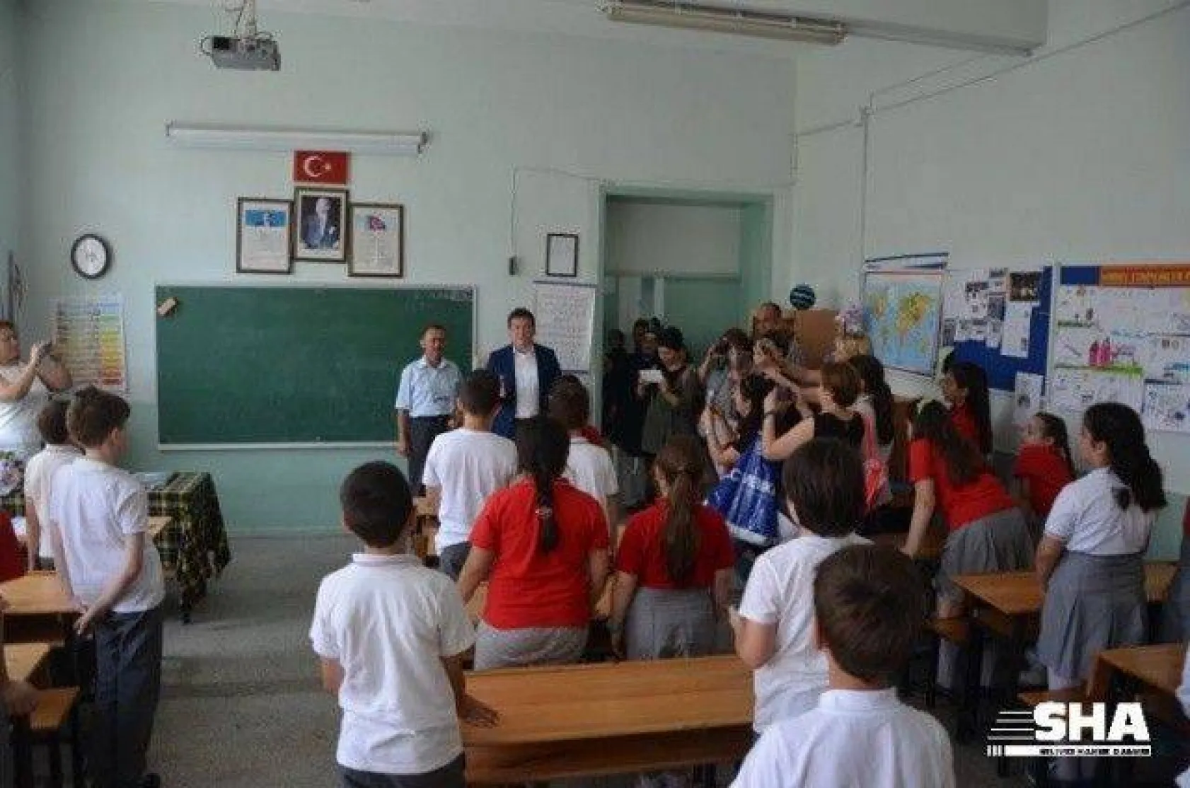 Yaklaşık 27 bin öğrenci bugün karne aldı