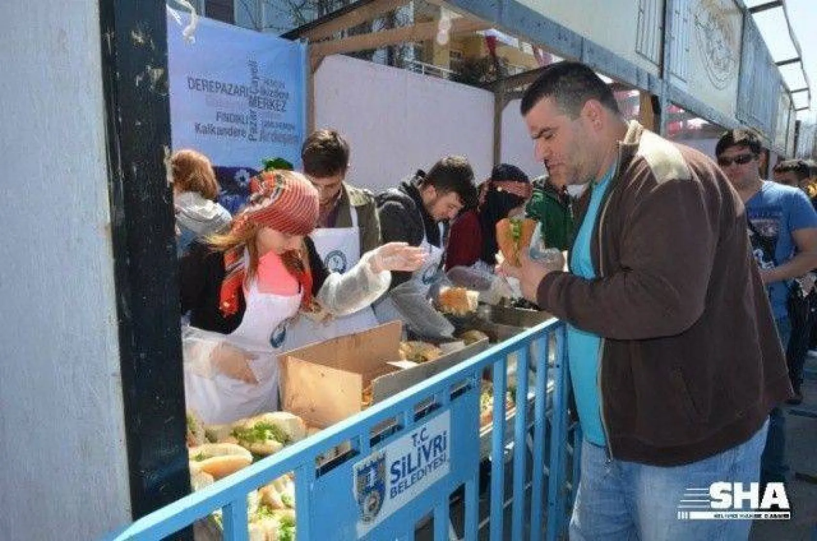 Şehitlerimiz için 3 ton Hamsi dağıtıldı