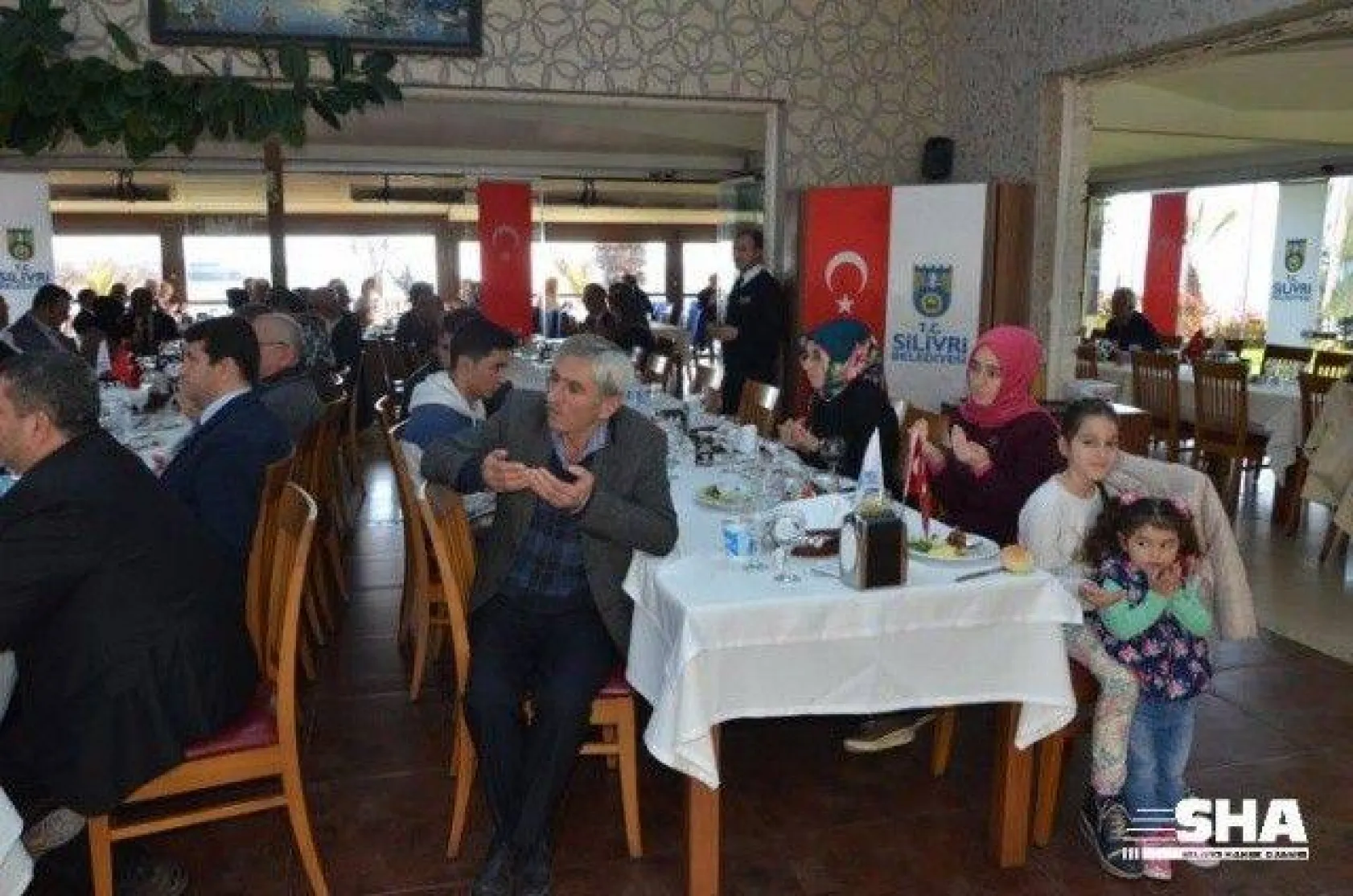 Şehitlikler ziyaret edildi